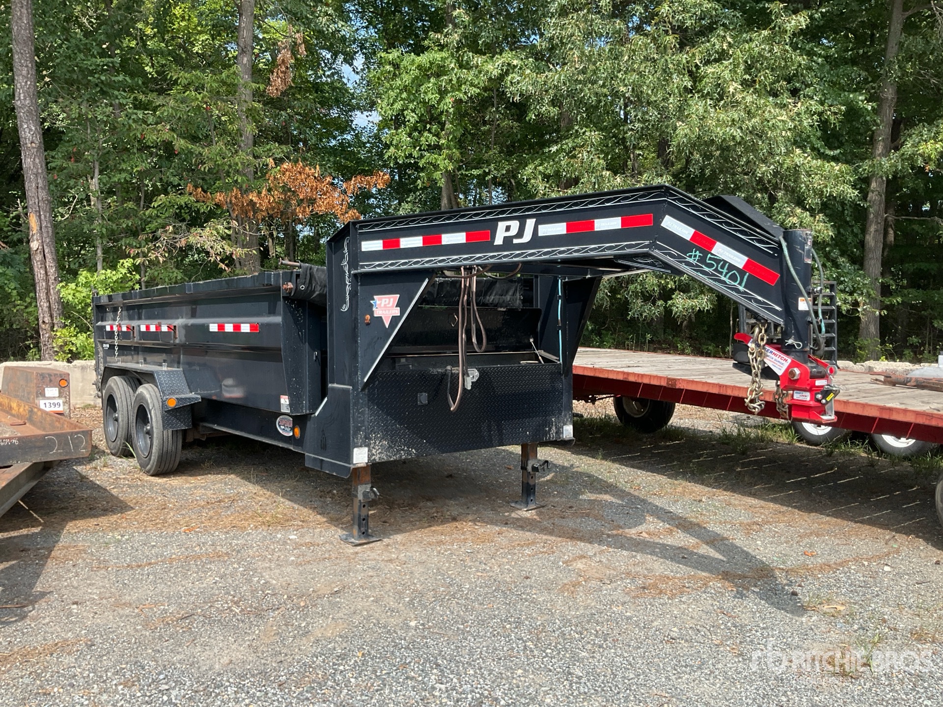2021 Pj Trailers D7142