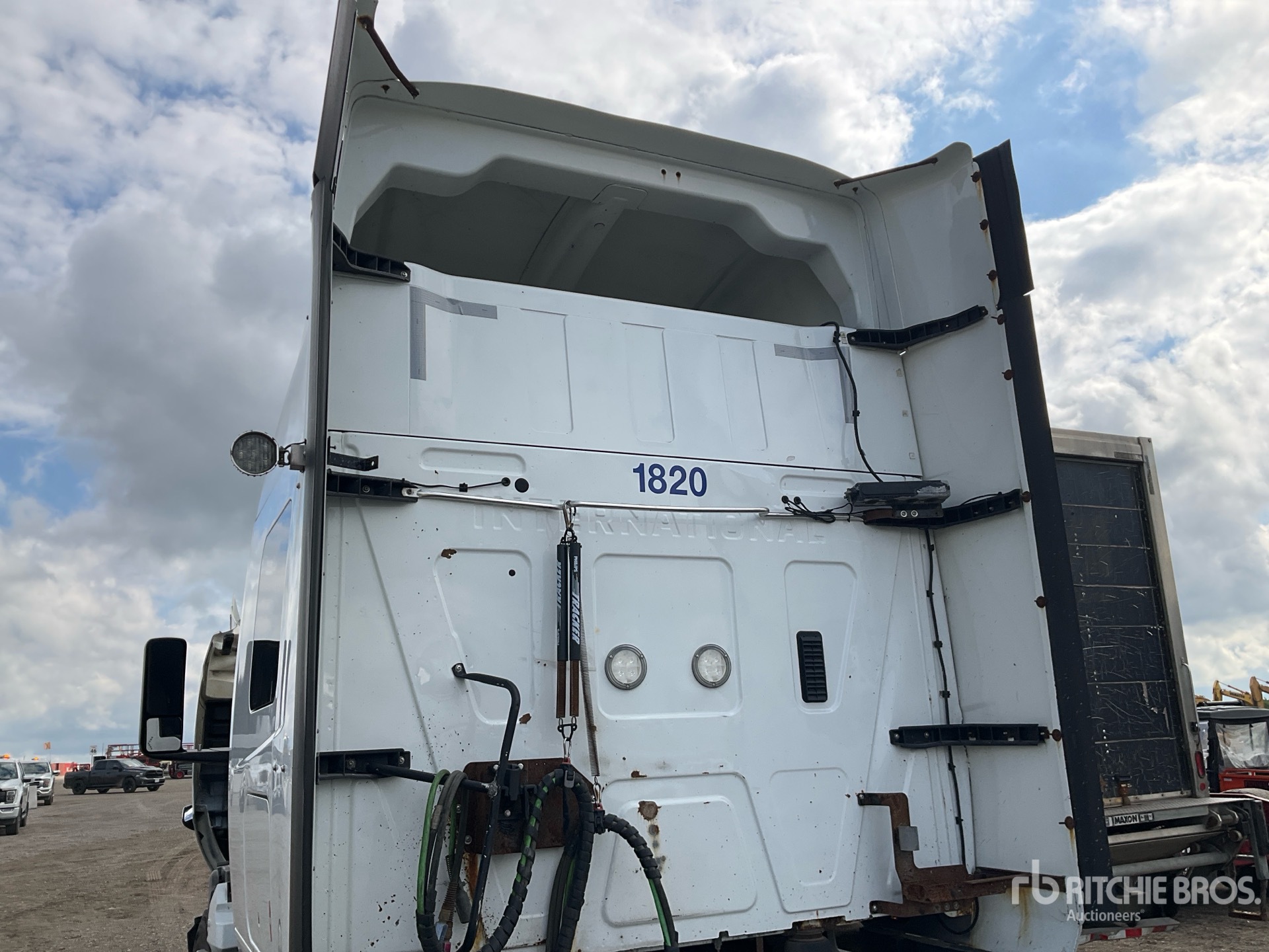 2018 International LT625