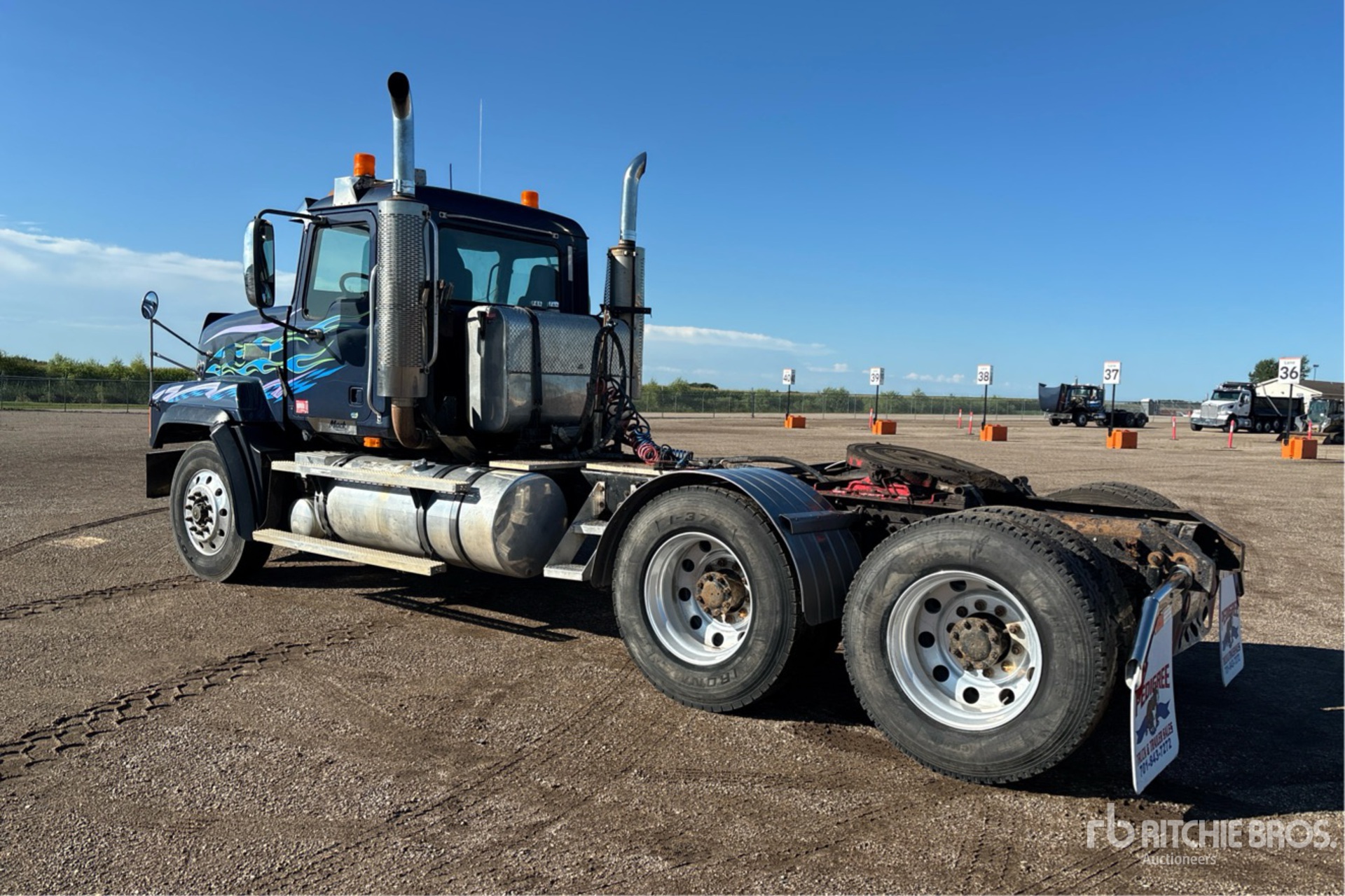 2007 Mack CL733