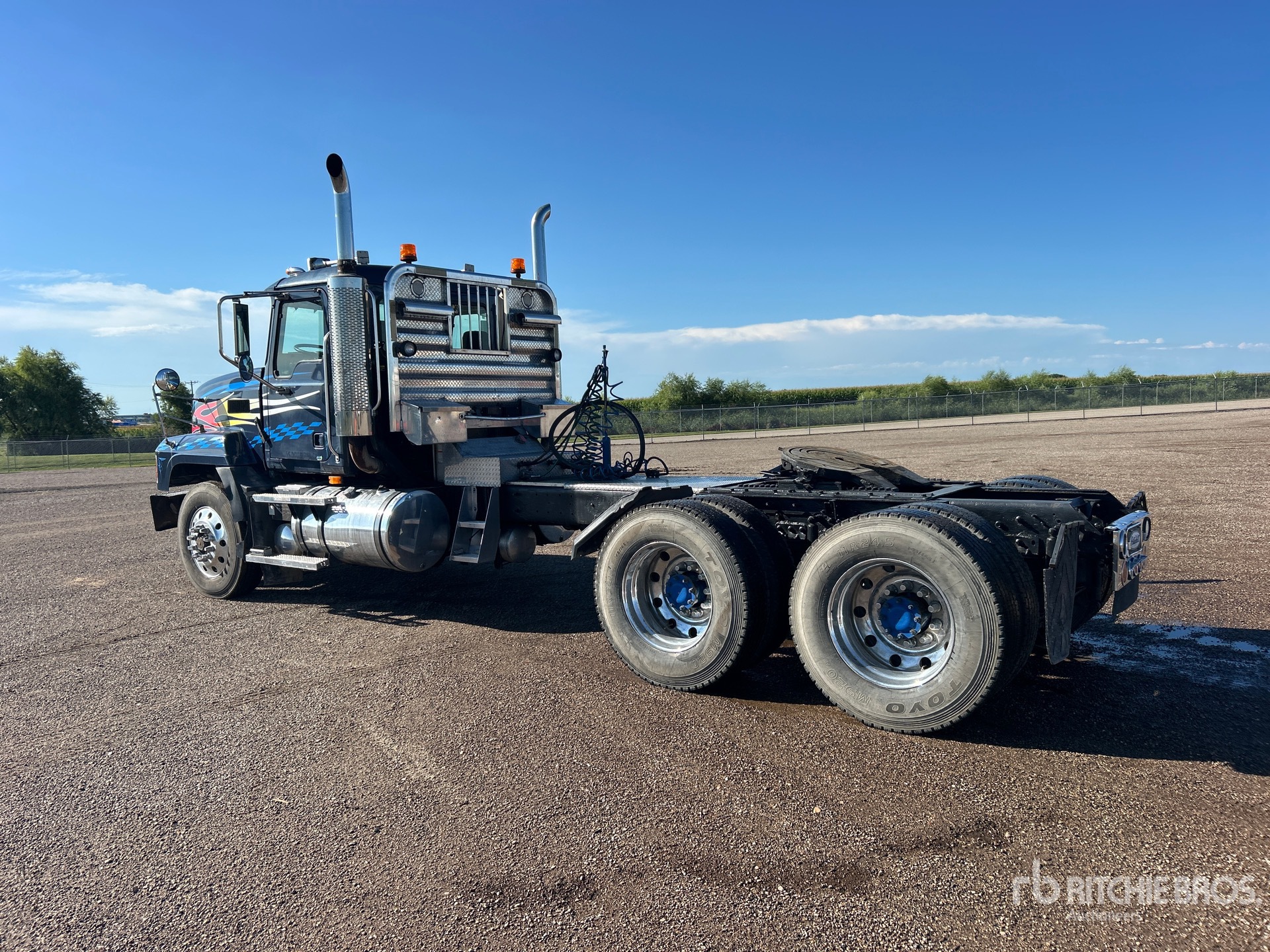 2007 Mack CL733