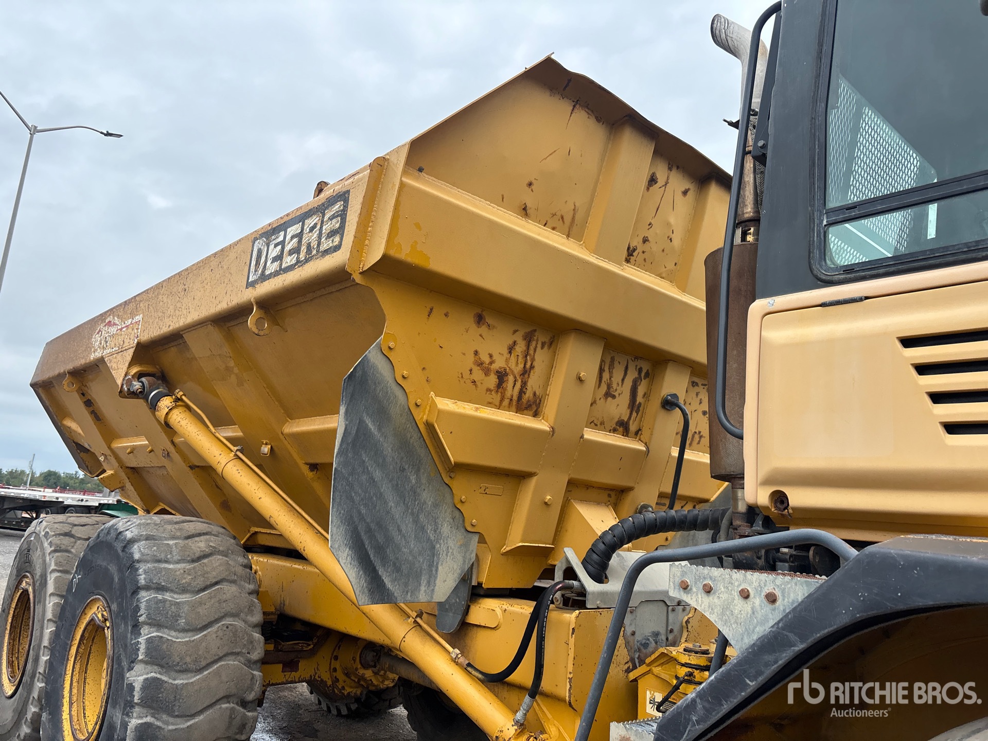 2005 John Deere 300D