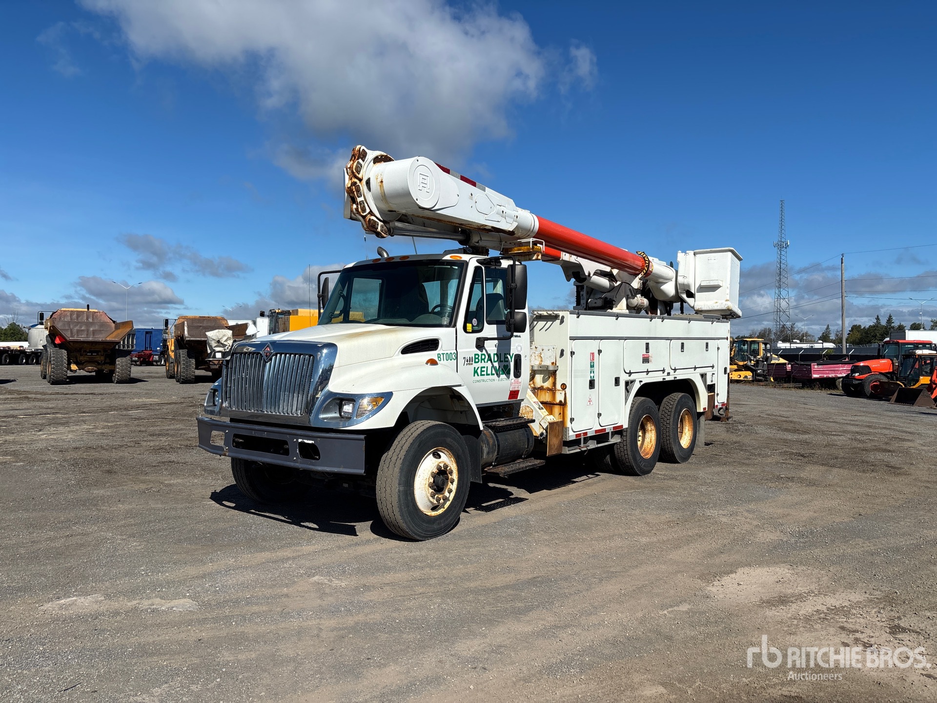 Photo of 2003 International 7400