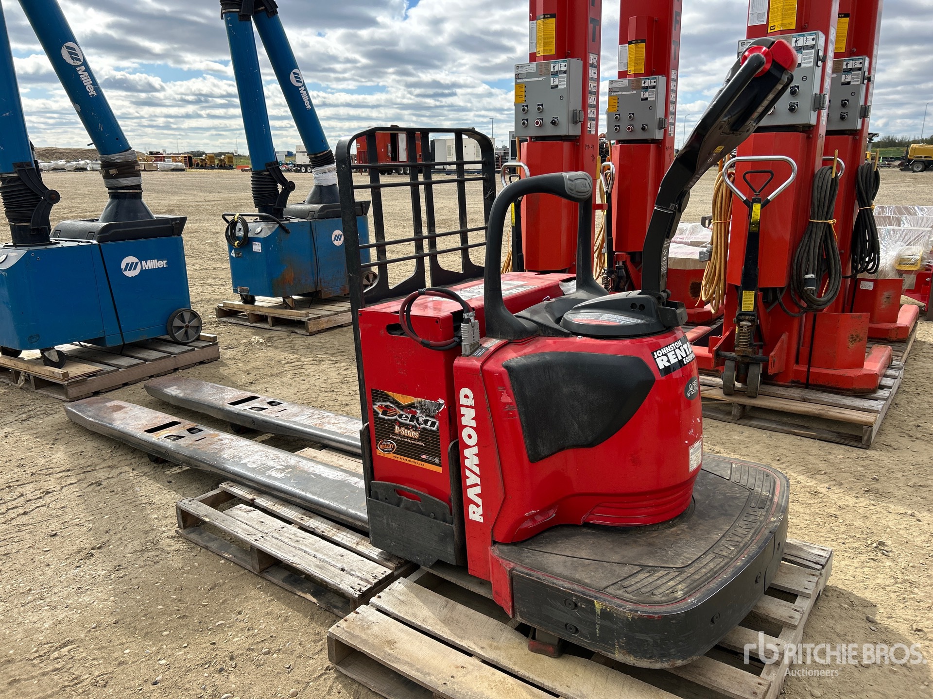 2015 Raymond 8410