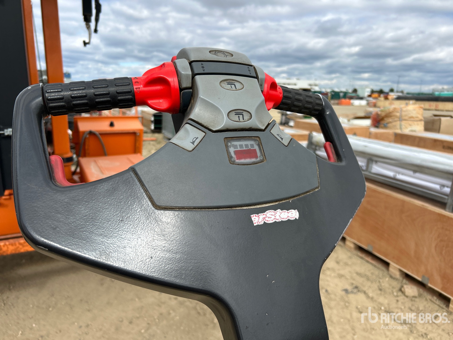 2015 Raymond 8410