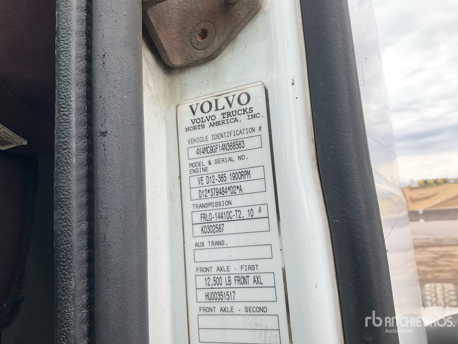 2004 Volvo VNM
