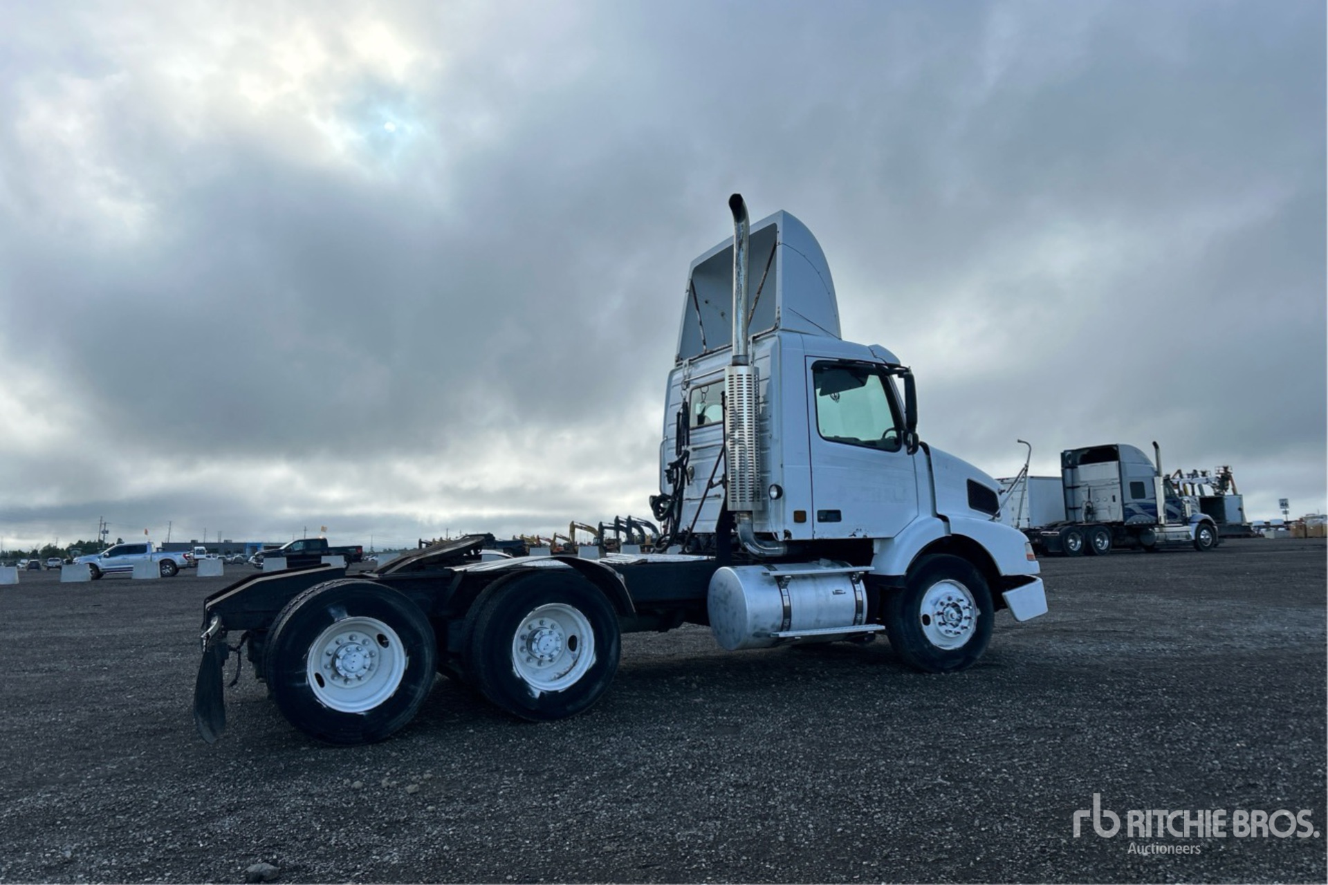 2004 Volvo VNM
