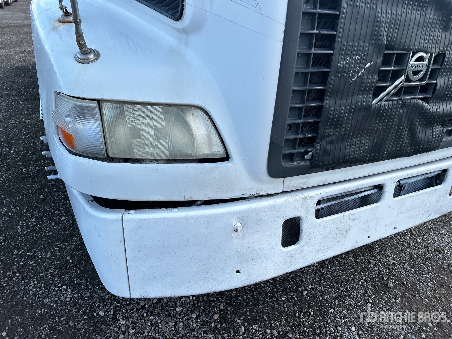2004 Volvo VNM