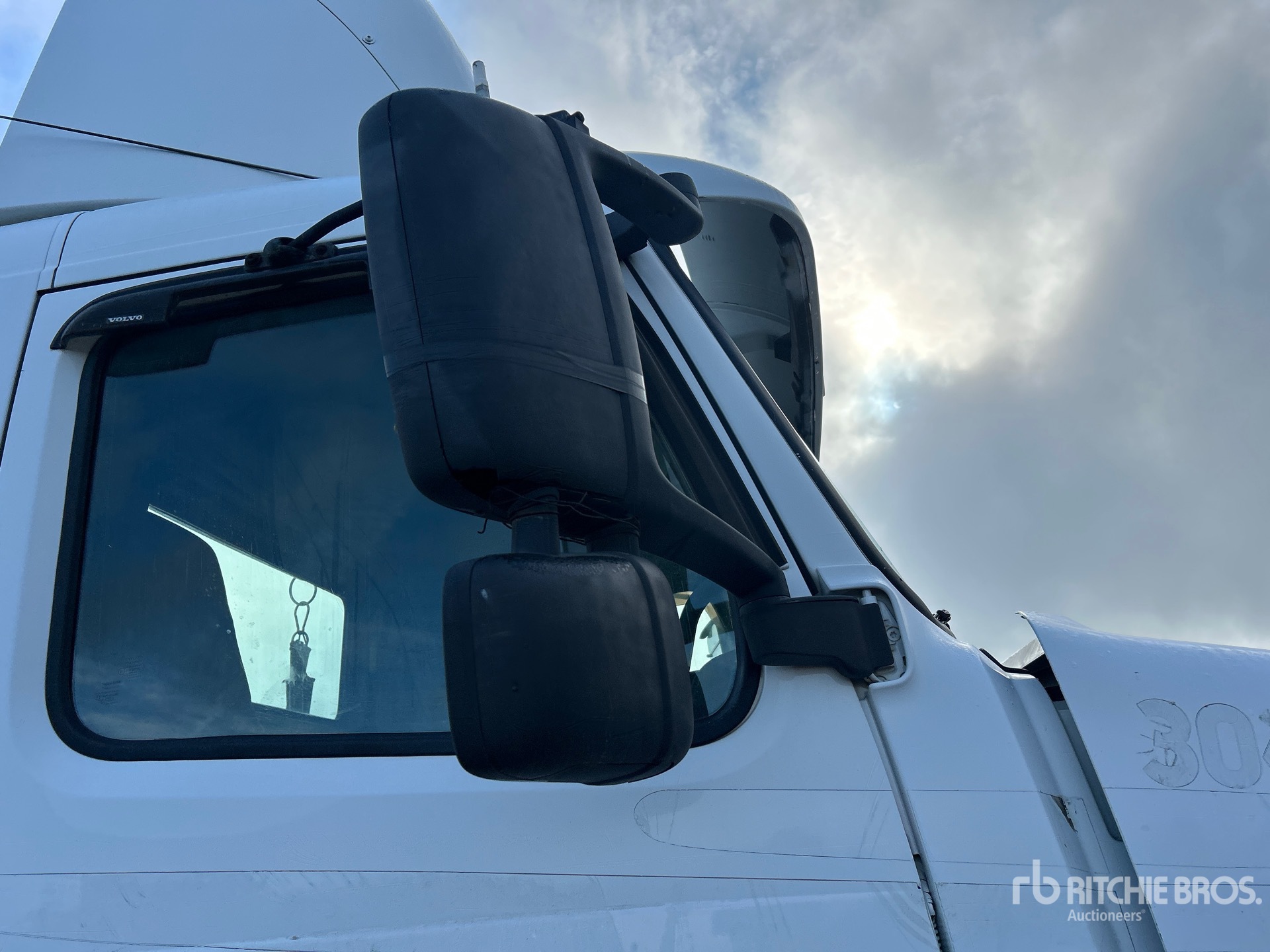 2004 Volvo VNM