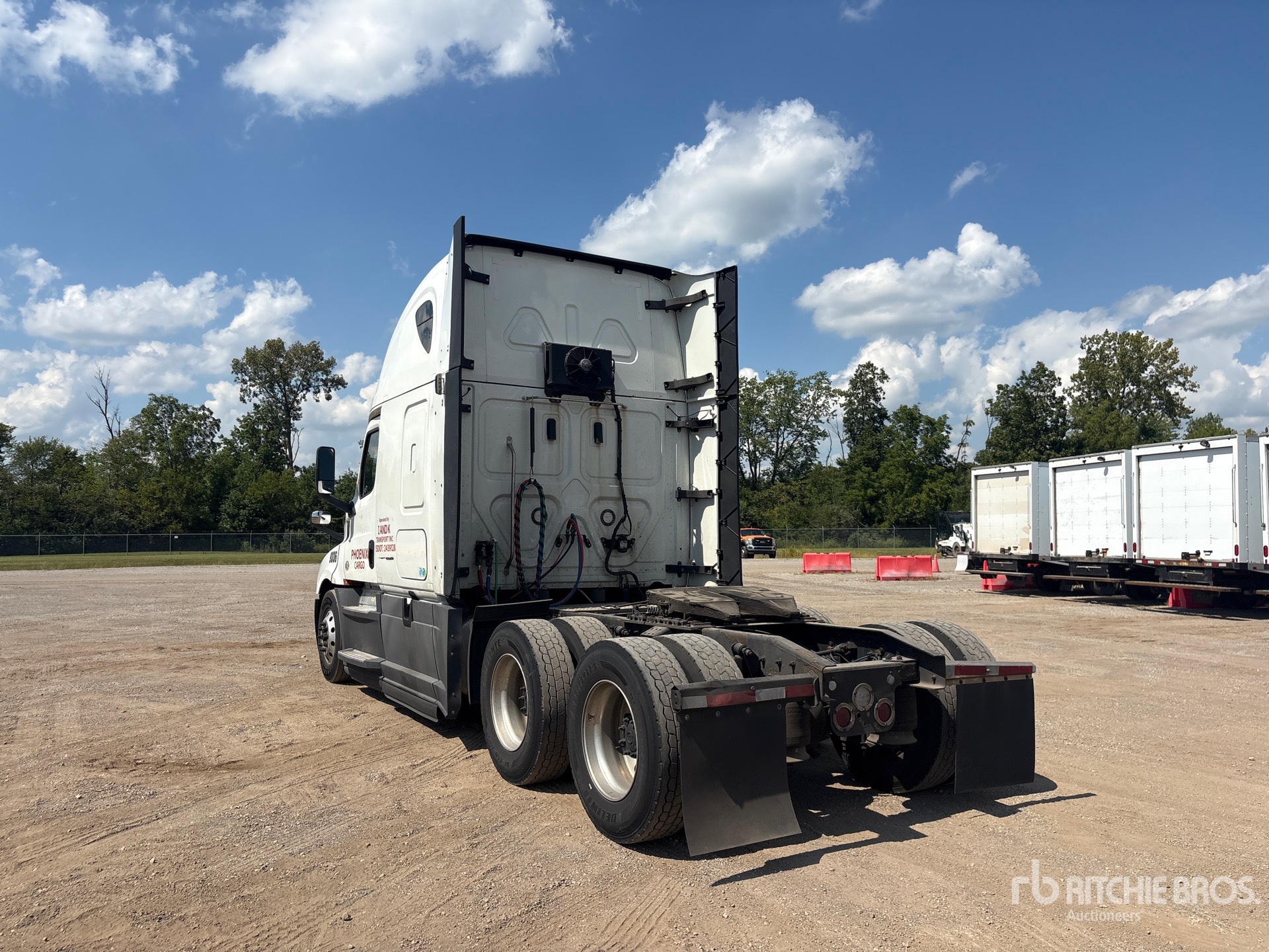 2020 Freightliner CASCADIA 126