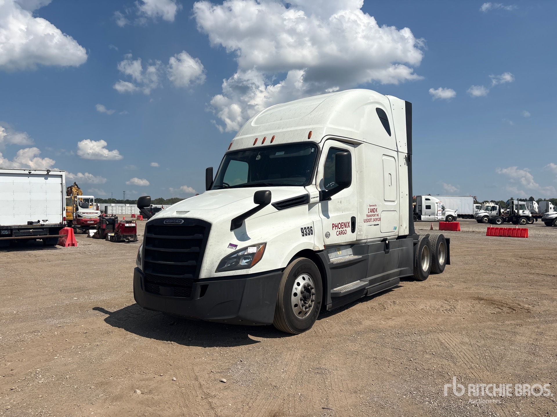2020 Freightliner CASCADIA 126