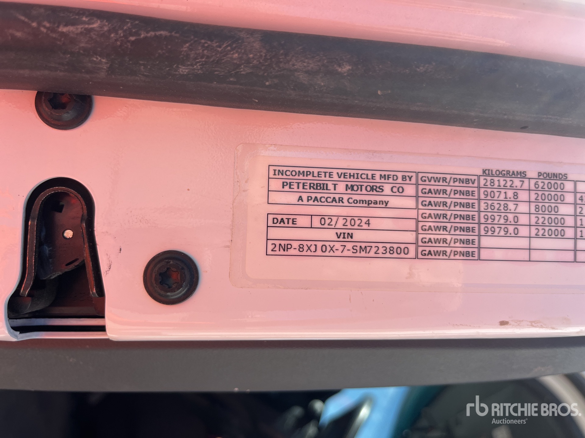 2025 Peterbilt 548