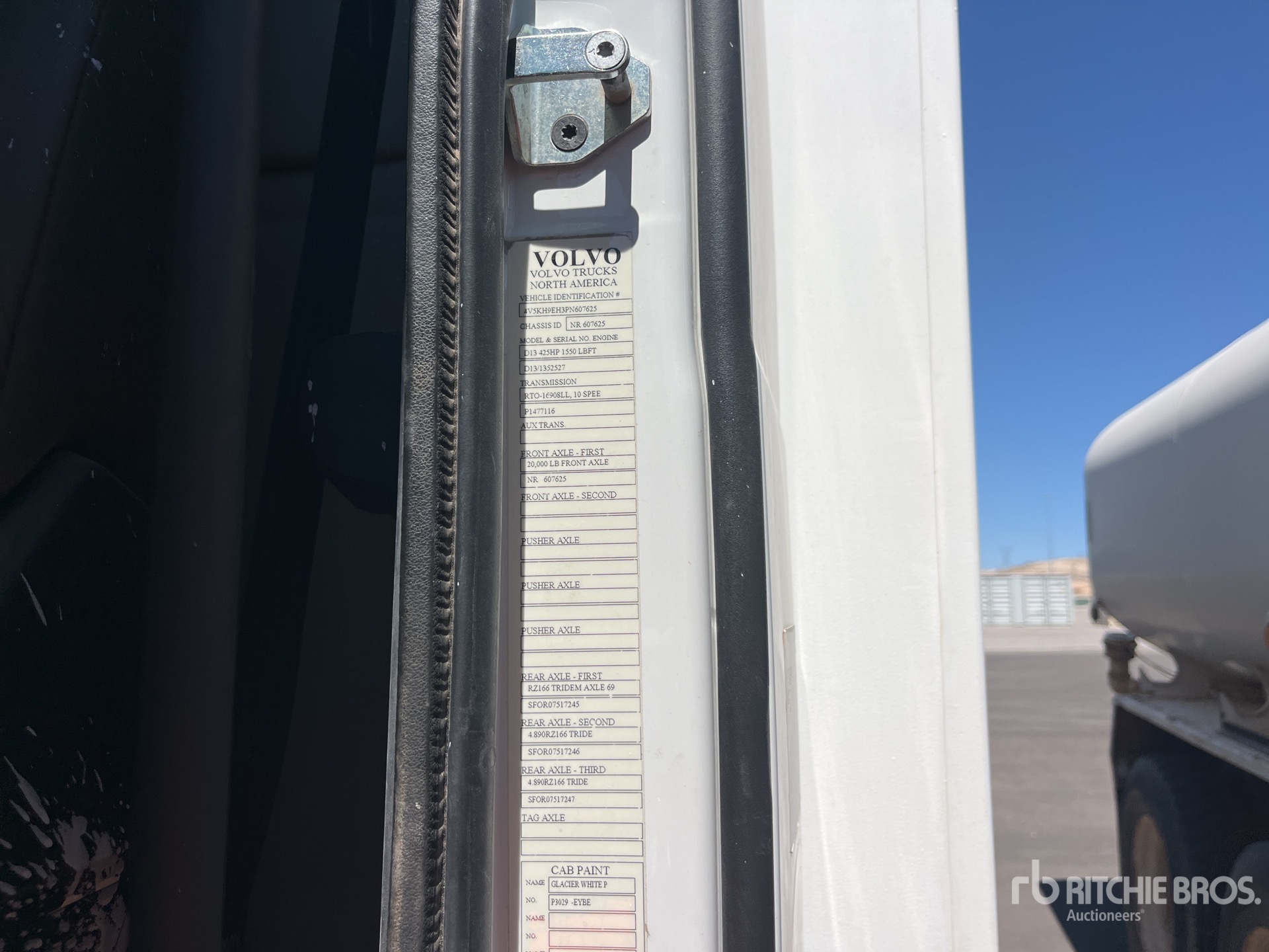 2023 Volvo VHD