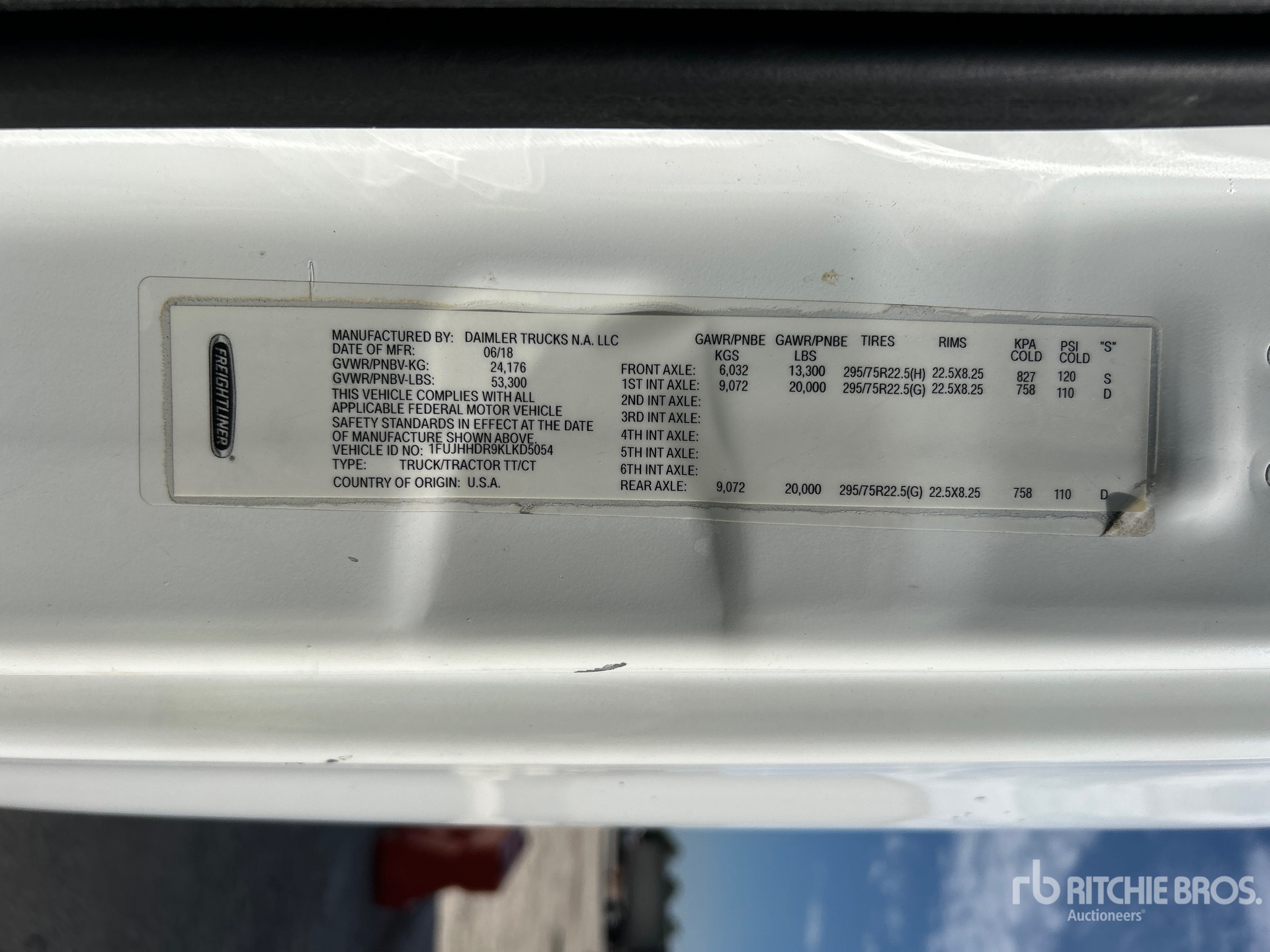2019 Freightliner CASCADIA 126