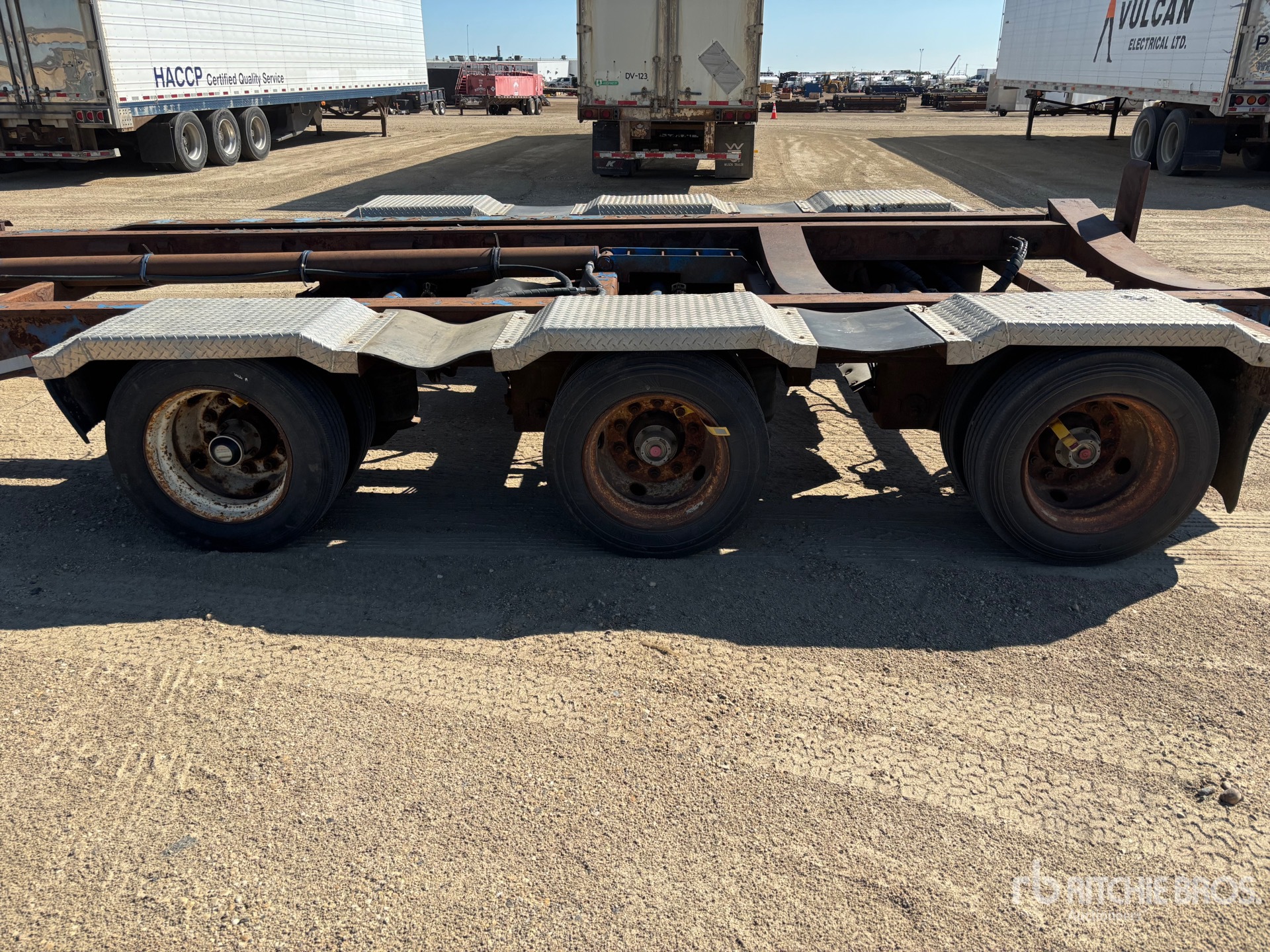 2011 Gerrys TRI/A 36 FT TANK CRADLE TRAILER