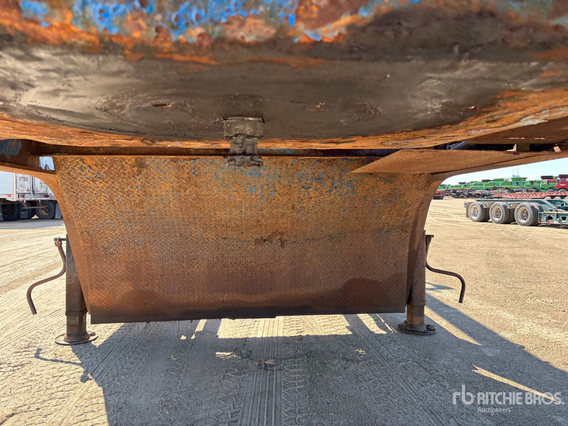 2011 Gerrys TRI/A 36 FT TANK CRADLE TRAILER