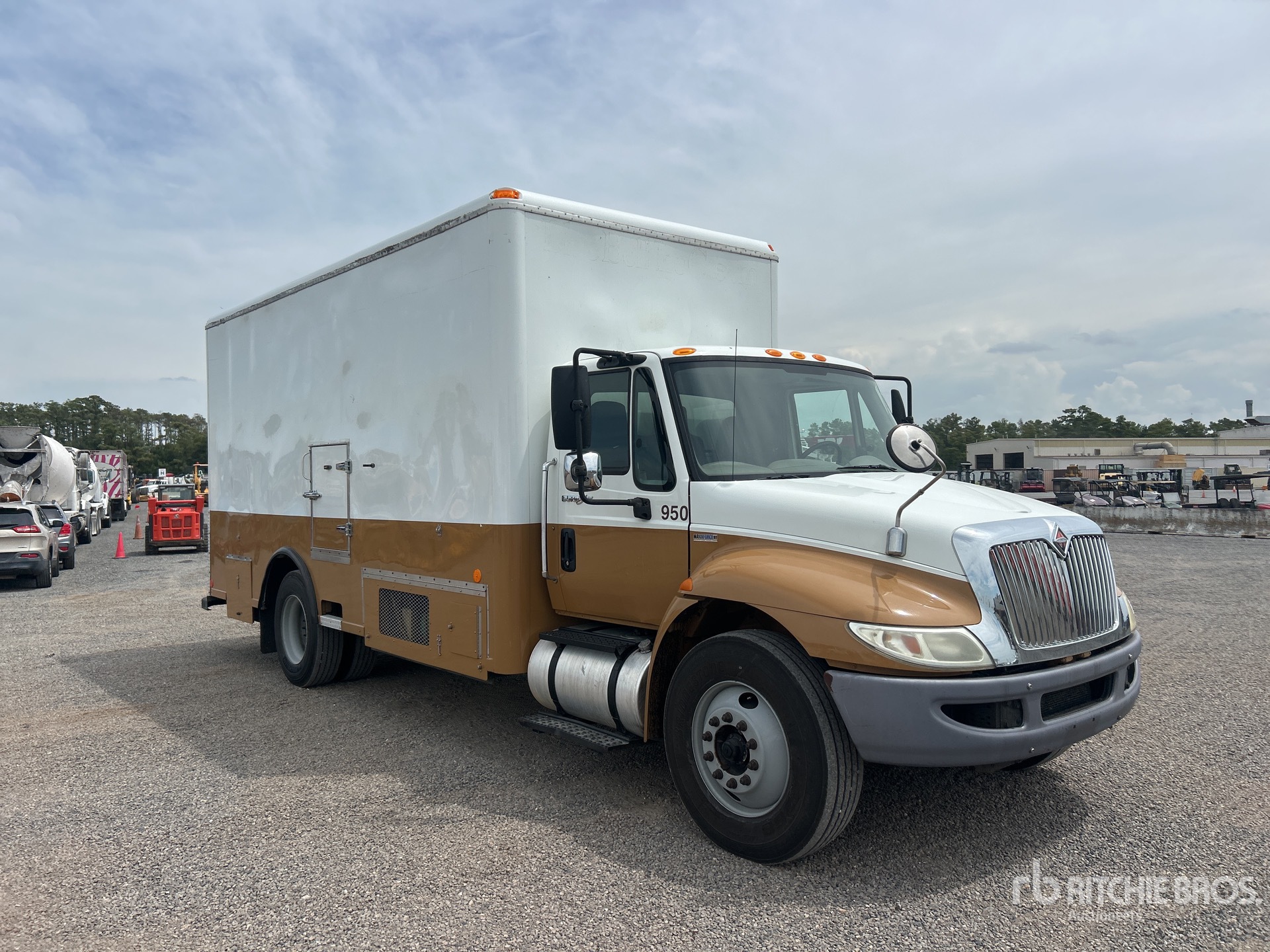 2011 International 4300