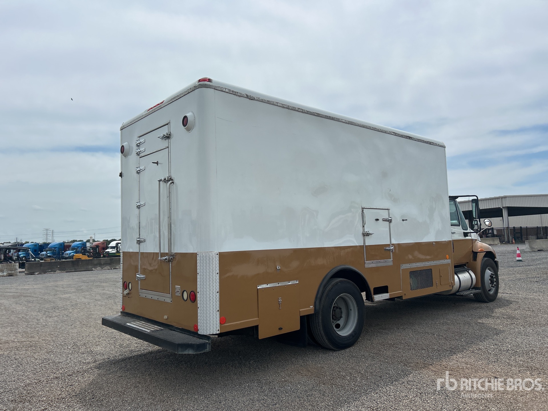 2011 International 4300