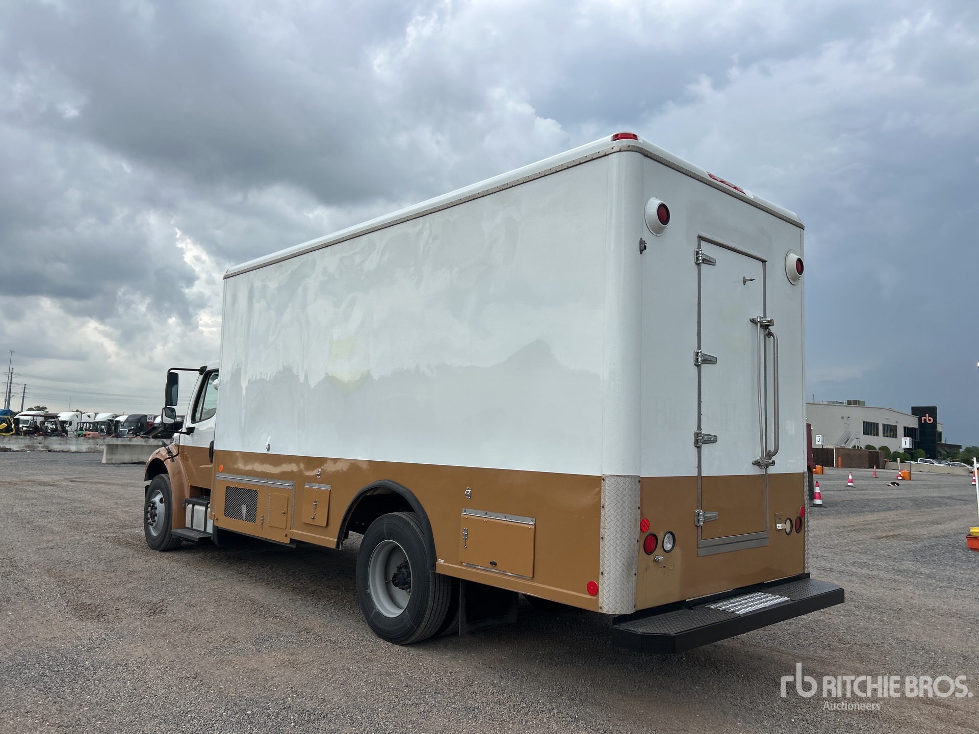 2013 Freightliner M2 106
