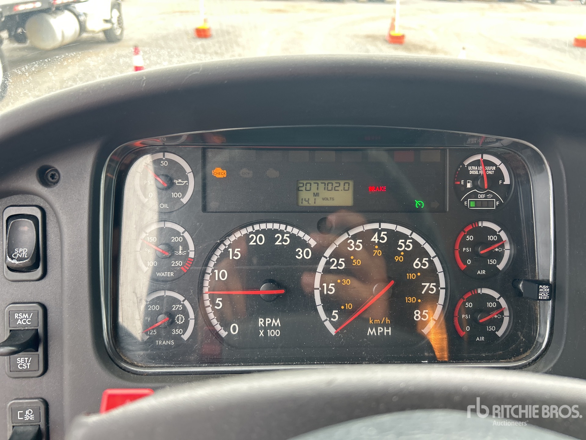 2013 Freightliner M2 106