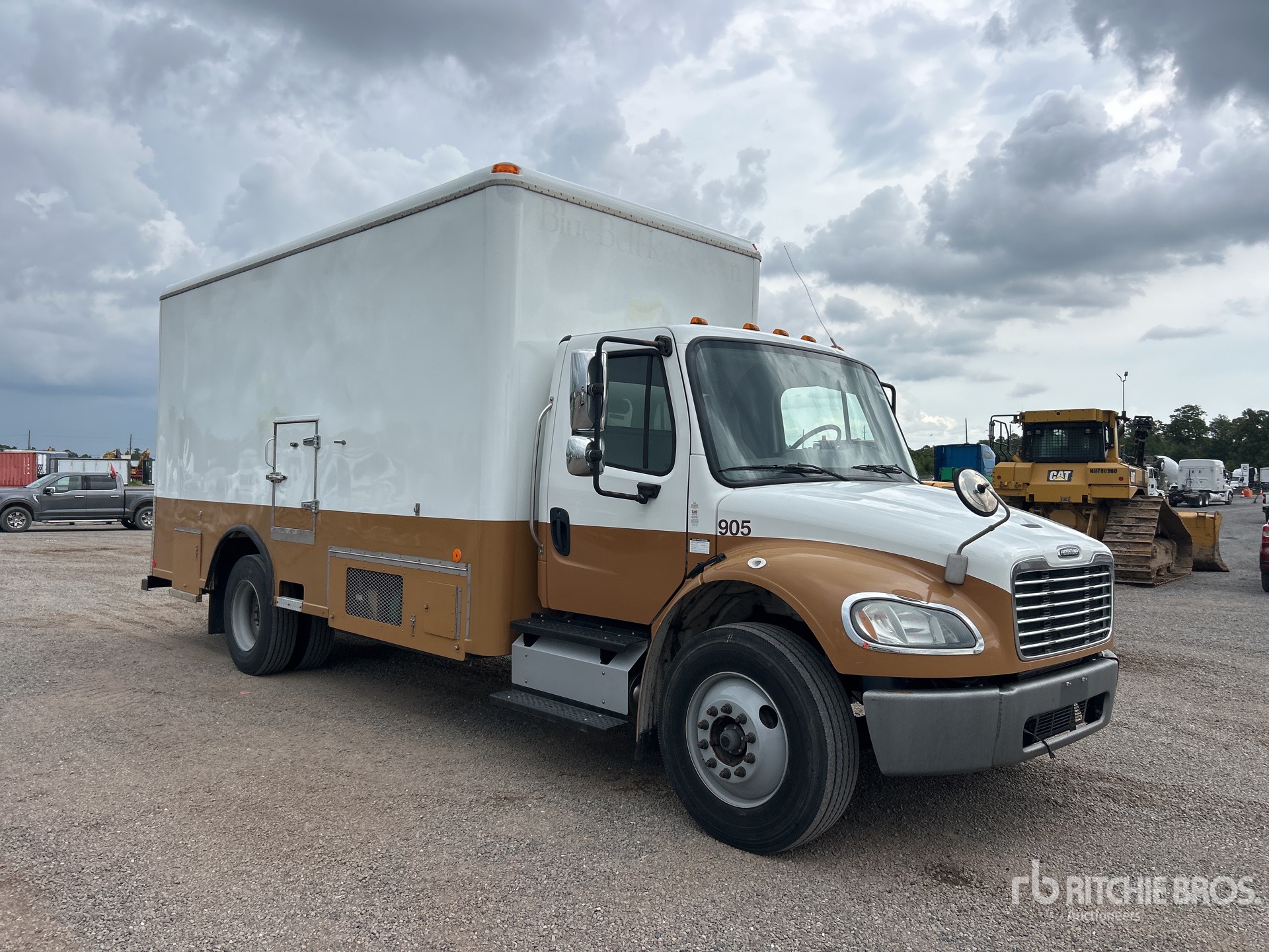 2013 Freightliner M2 106