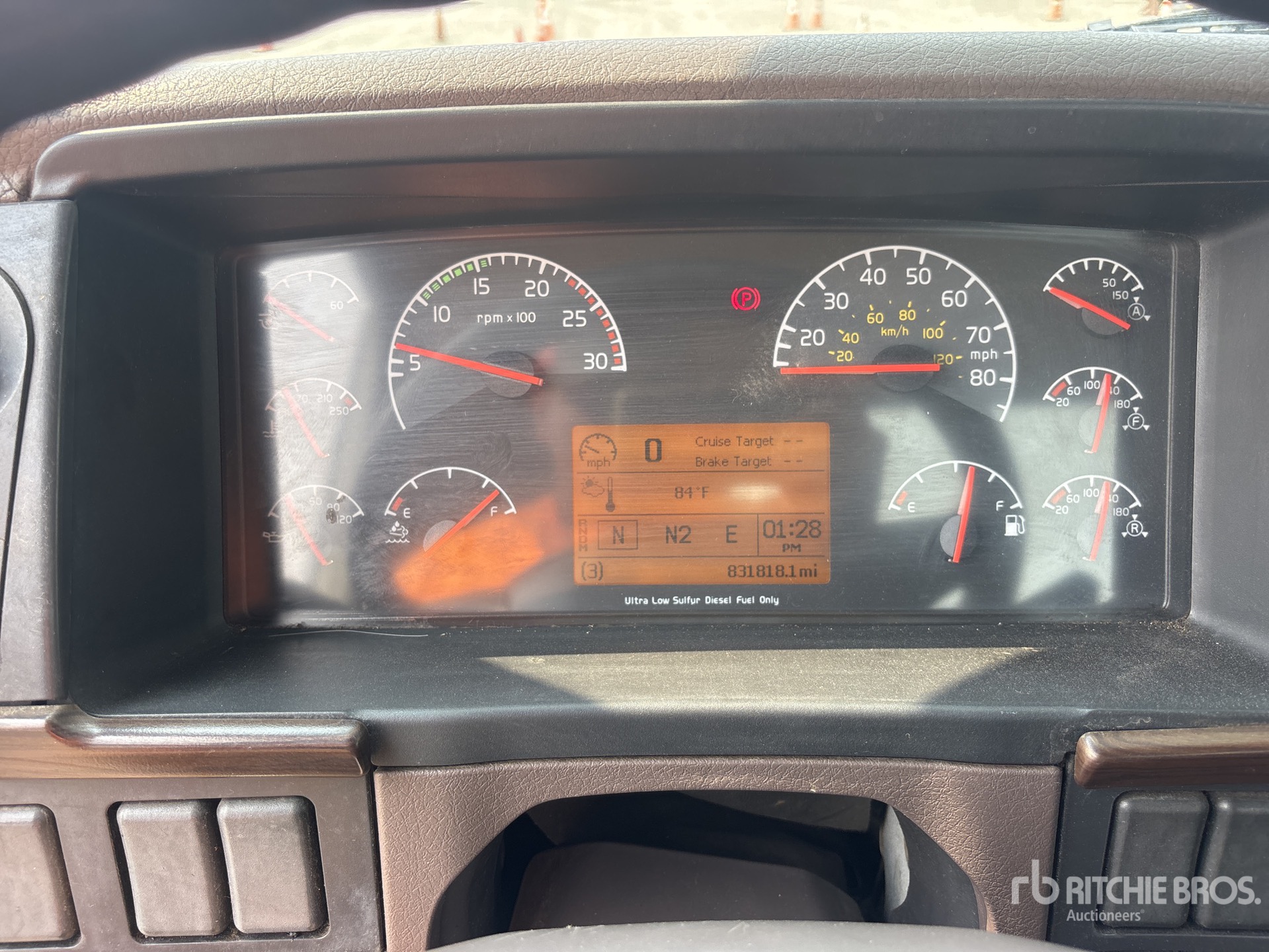 2017 Volvo VNM