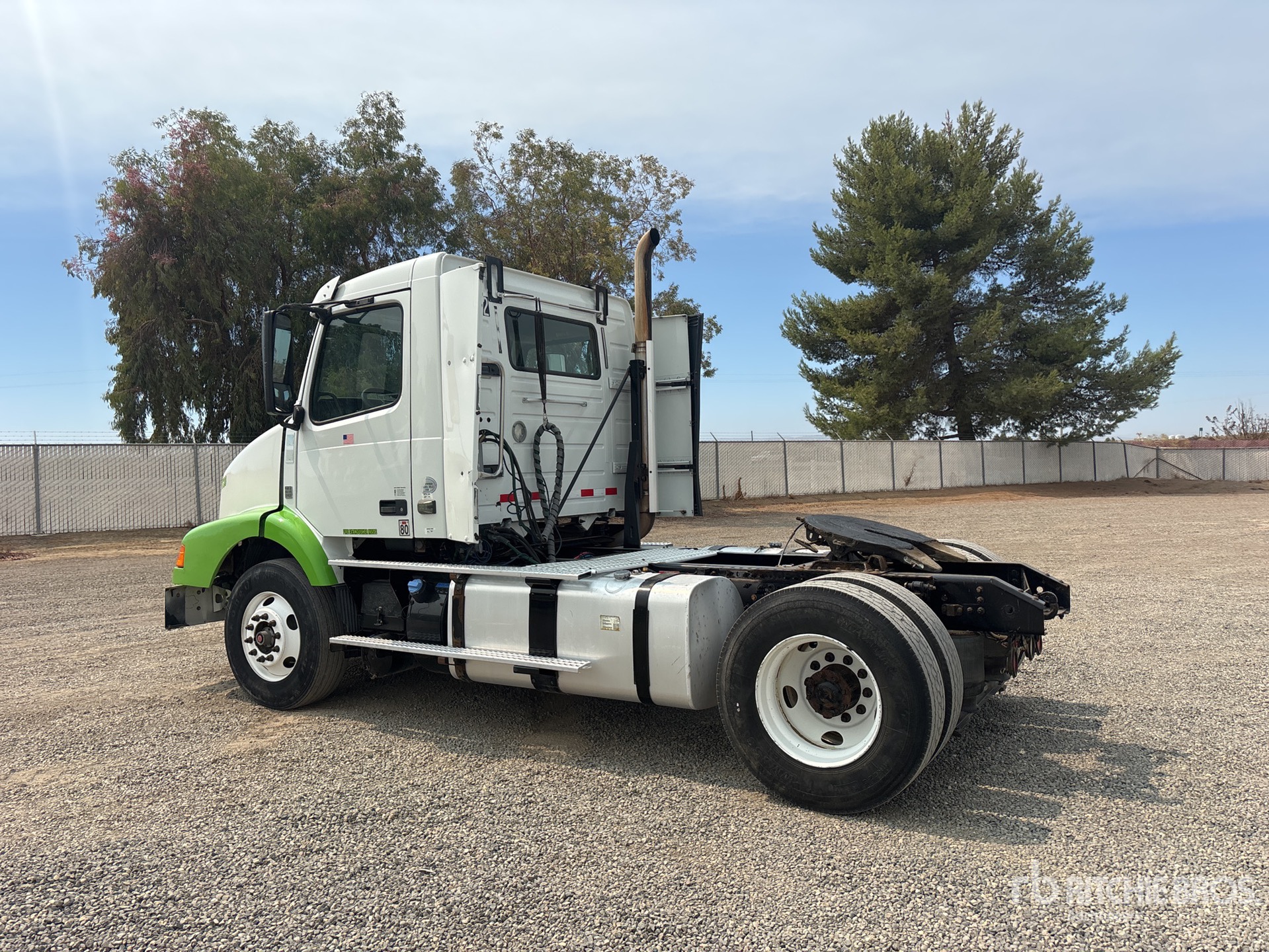 2017 Volvo VNM
