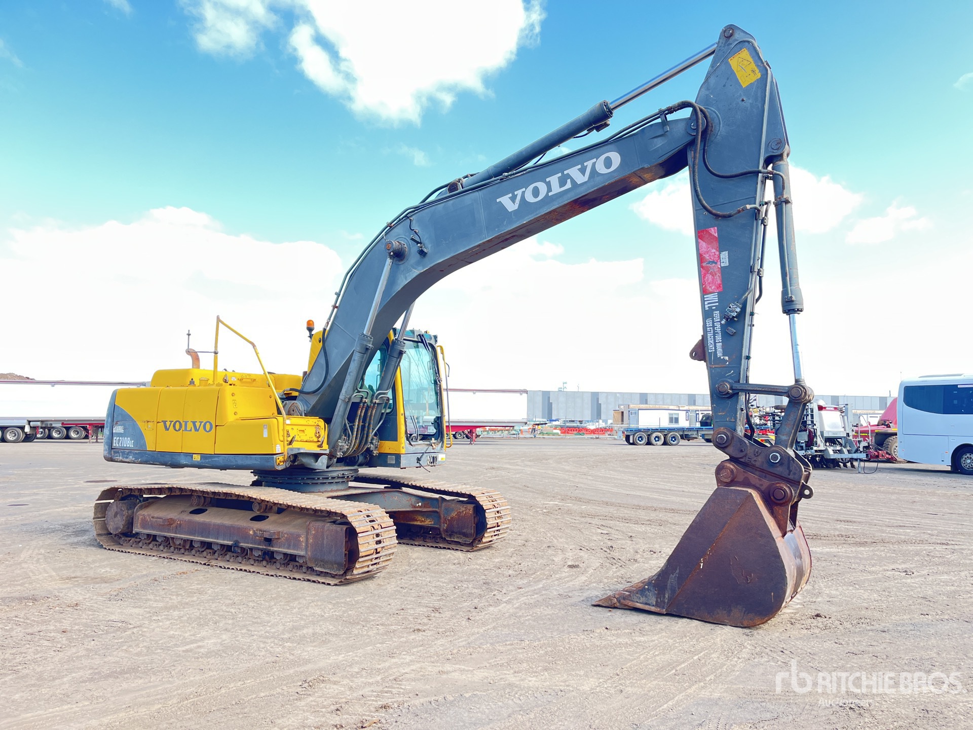 2004 Volvo EC210B LC