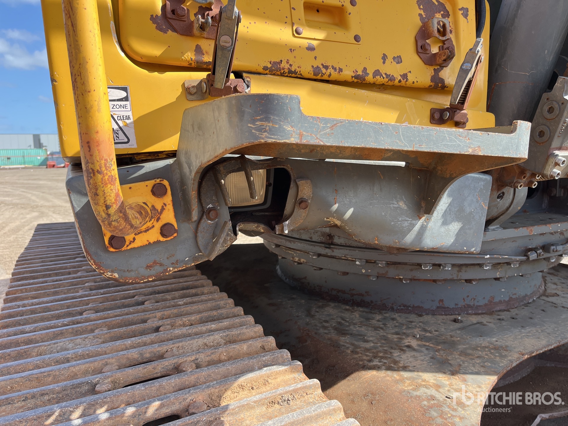 2004 Volvo EC210B LC