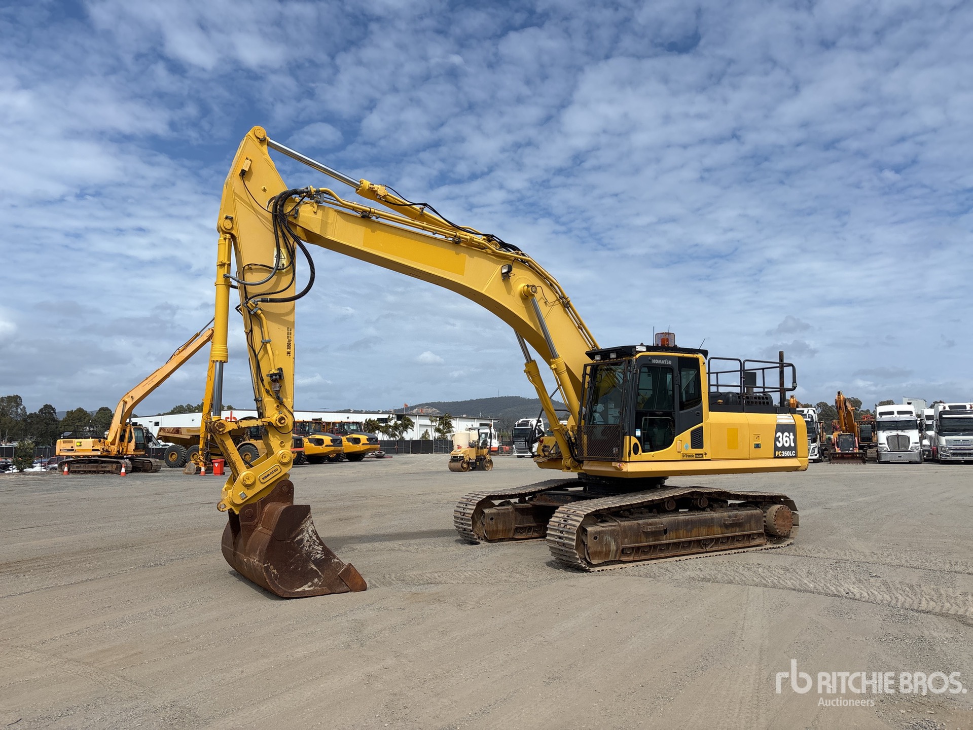 2016 Komatsu PC350LC-8MO