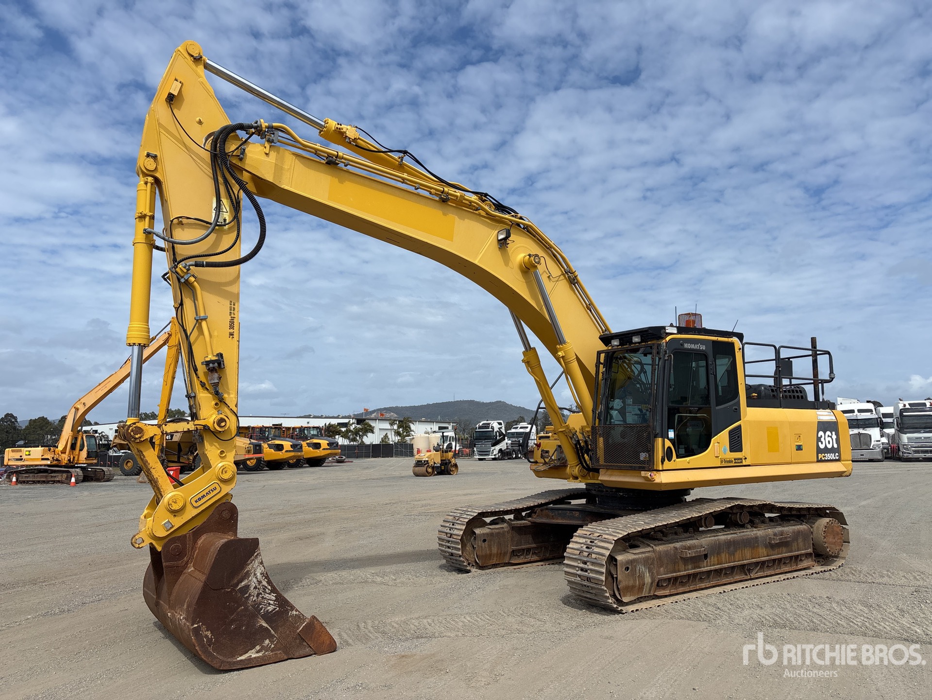 Photo of 2016 Komatsu PC350LC-8MO