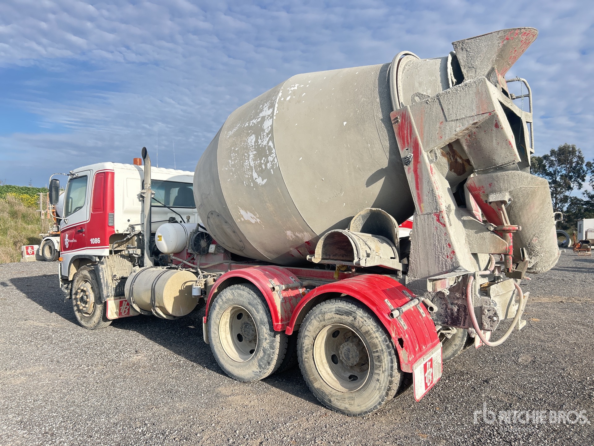 2004 Hino FM1J
