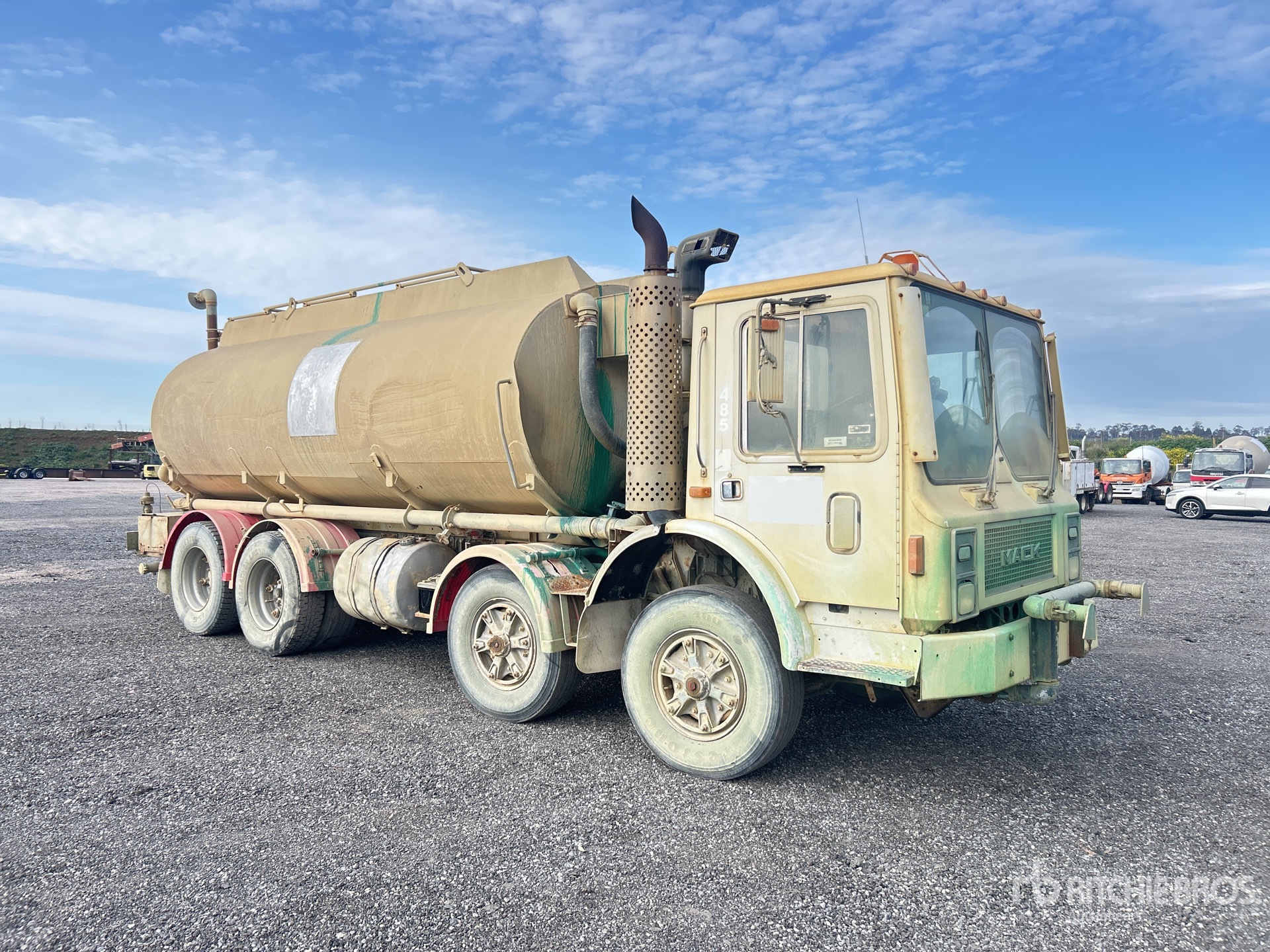 1987 Mack MCR685RST