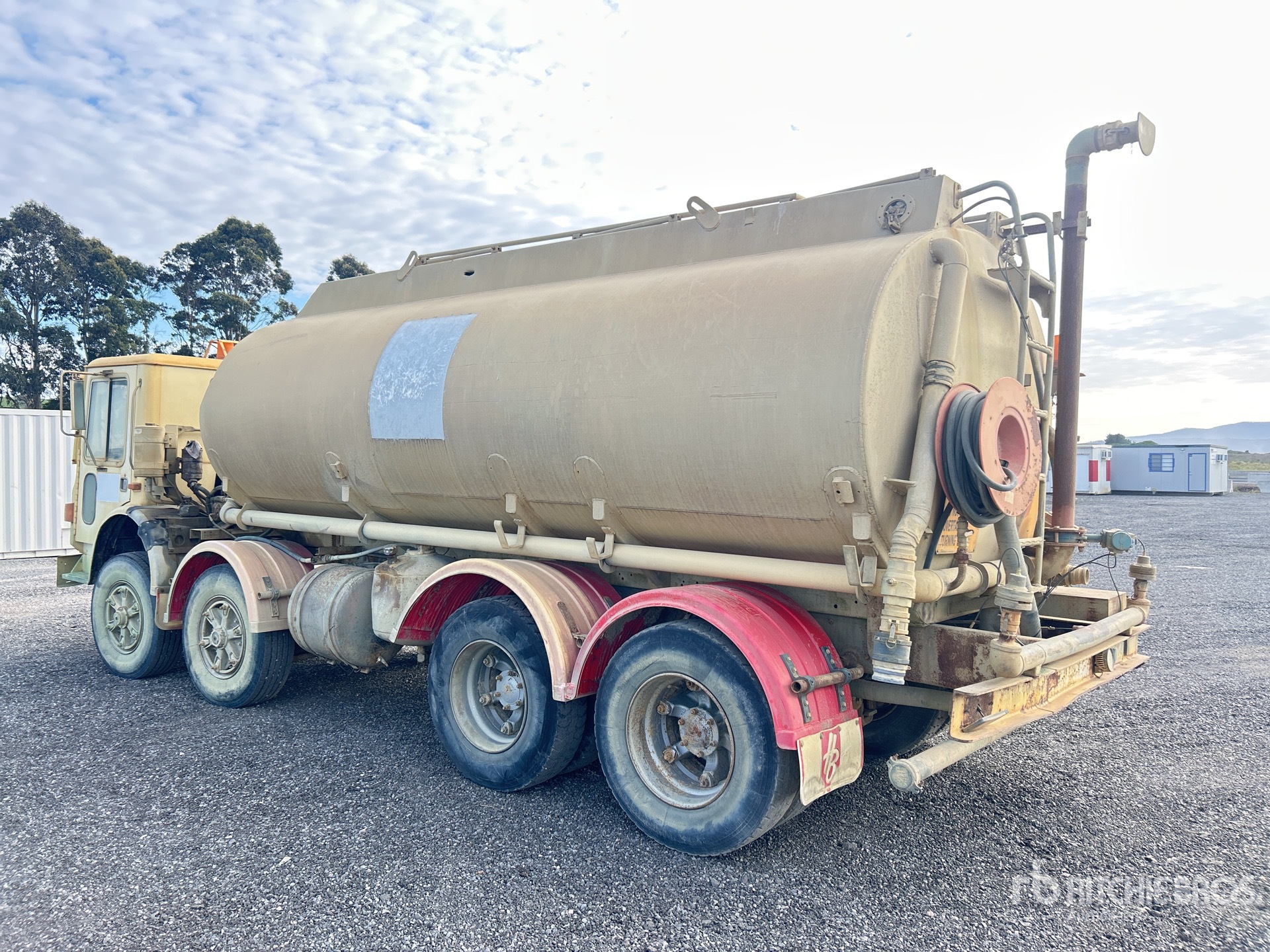1987 Mack MCR685RST