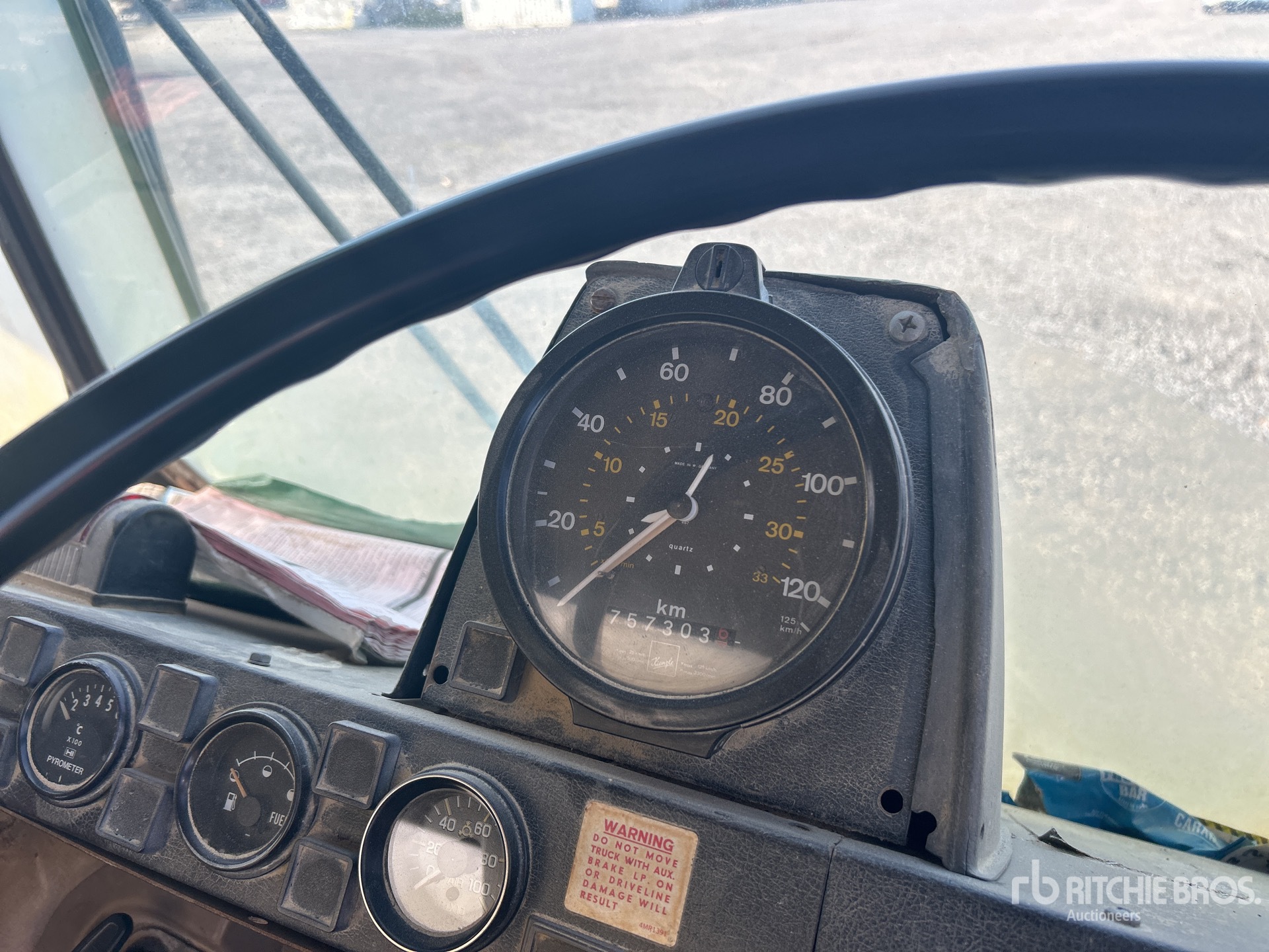 1987 Mack MCR685RST