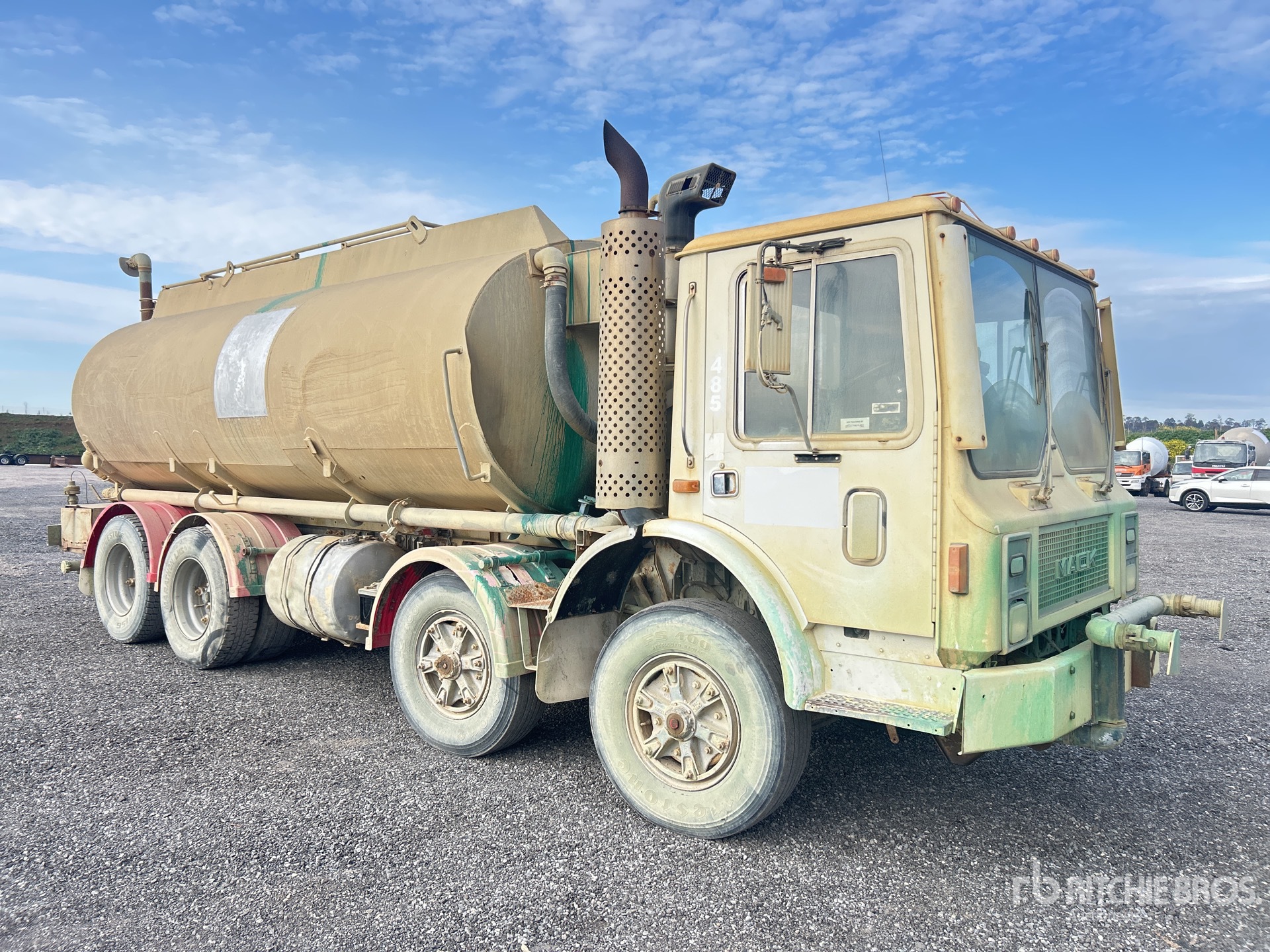 Photo of 1987 Mack MCR685RST