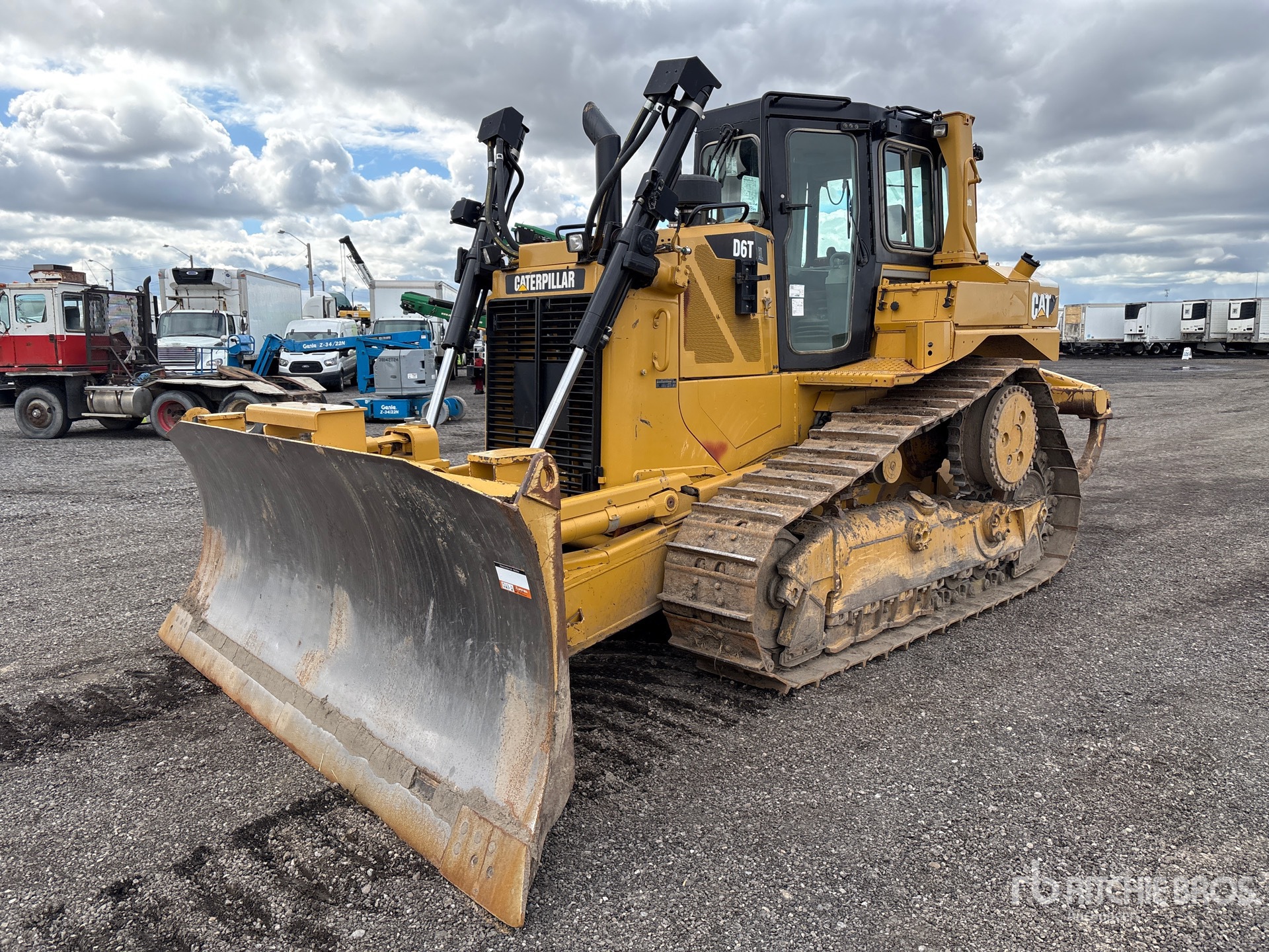 Photo of 2013 Caterpillar D6T XL