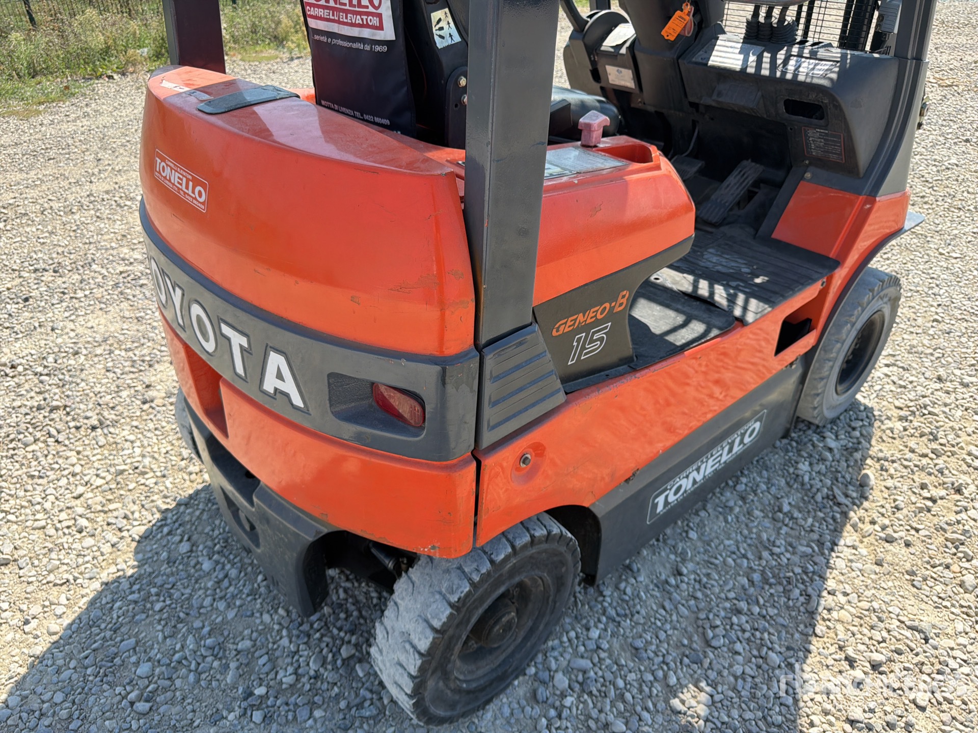 2000 Toyota 7FB15