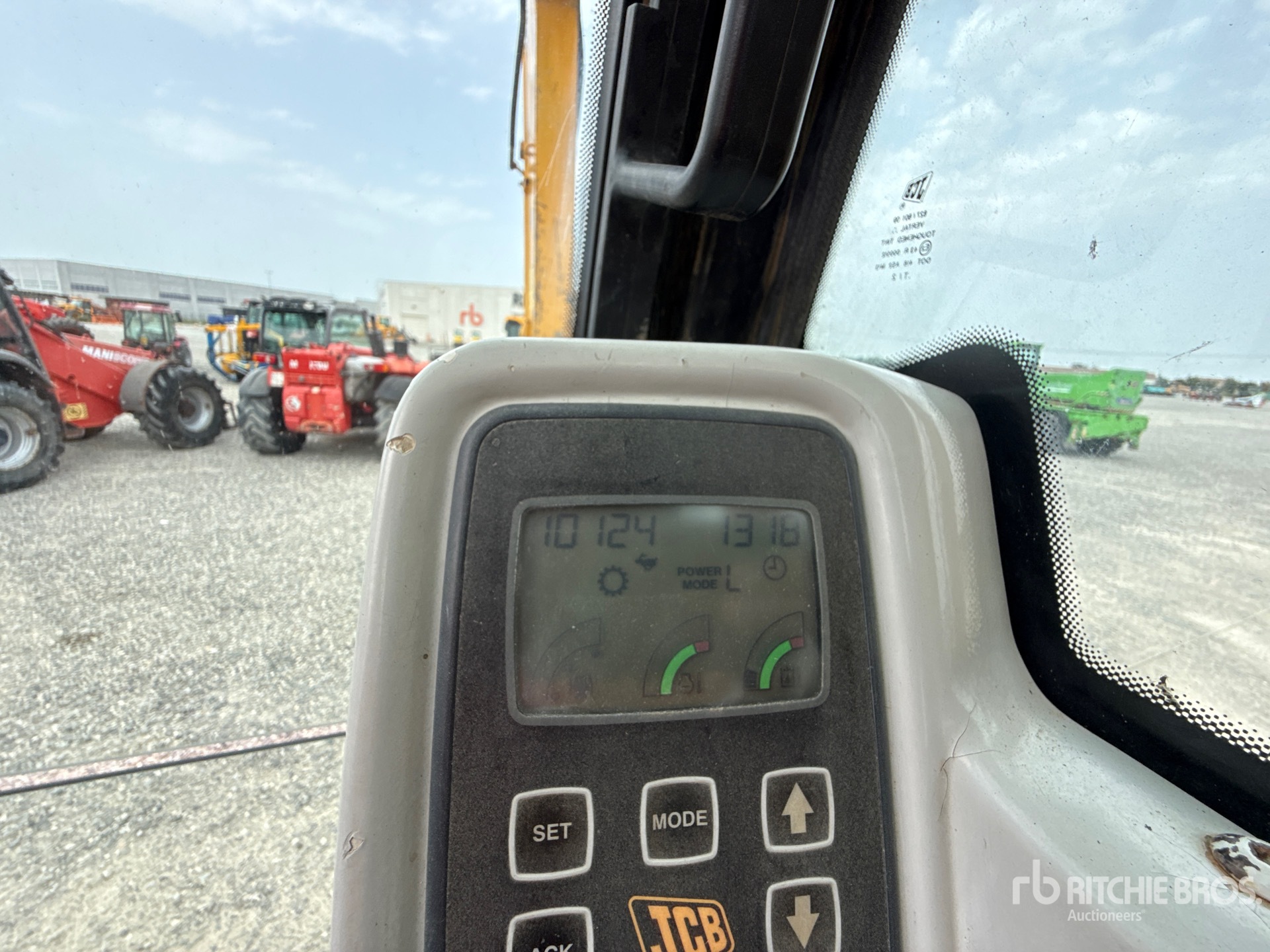 2002 JCB JS130