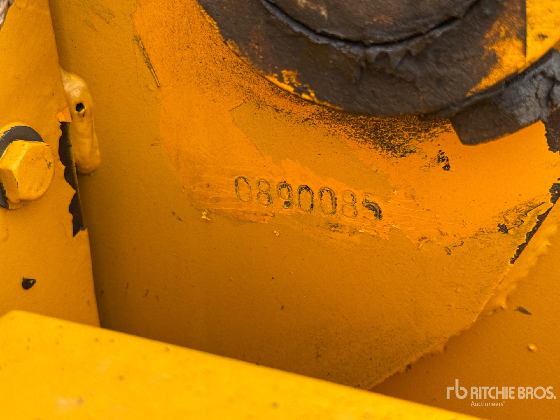 2002 JCB JS130