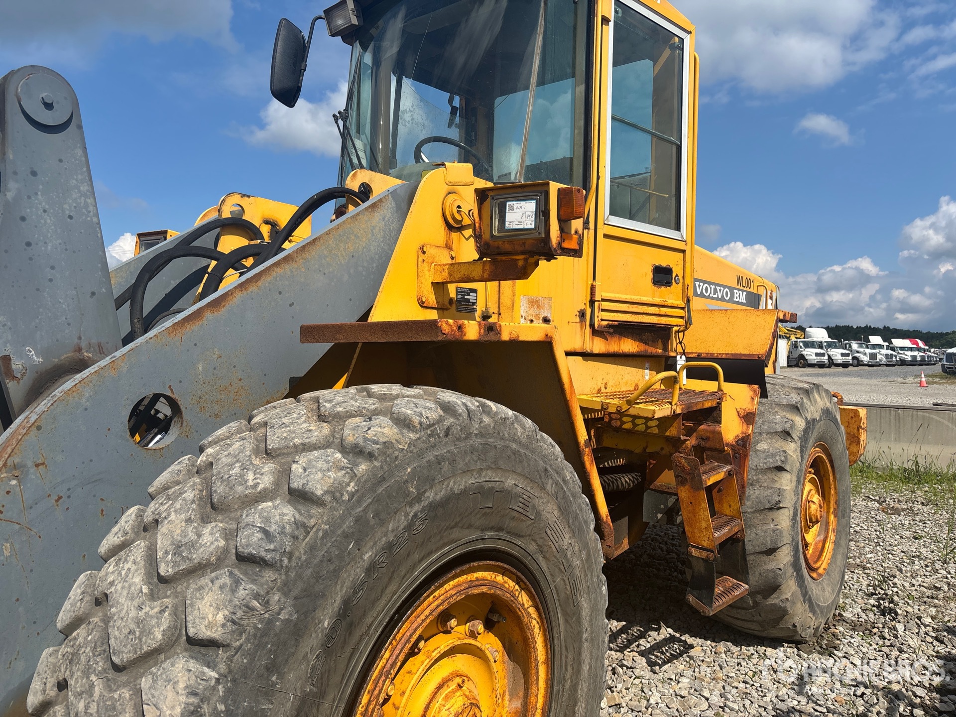 Photo of 1995 Volvo L90C
