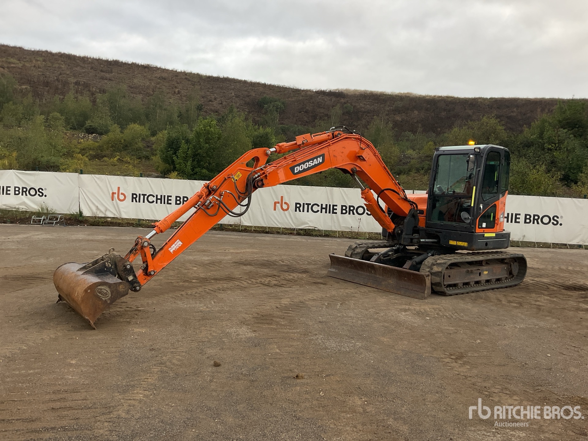 2022 Doosan DX85R-3