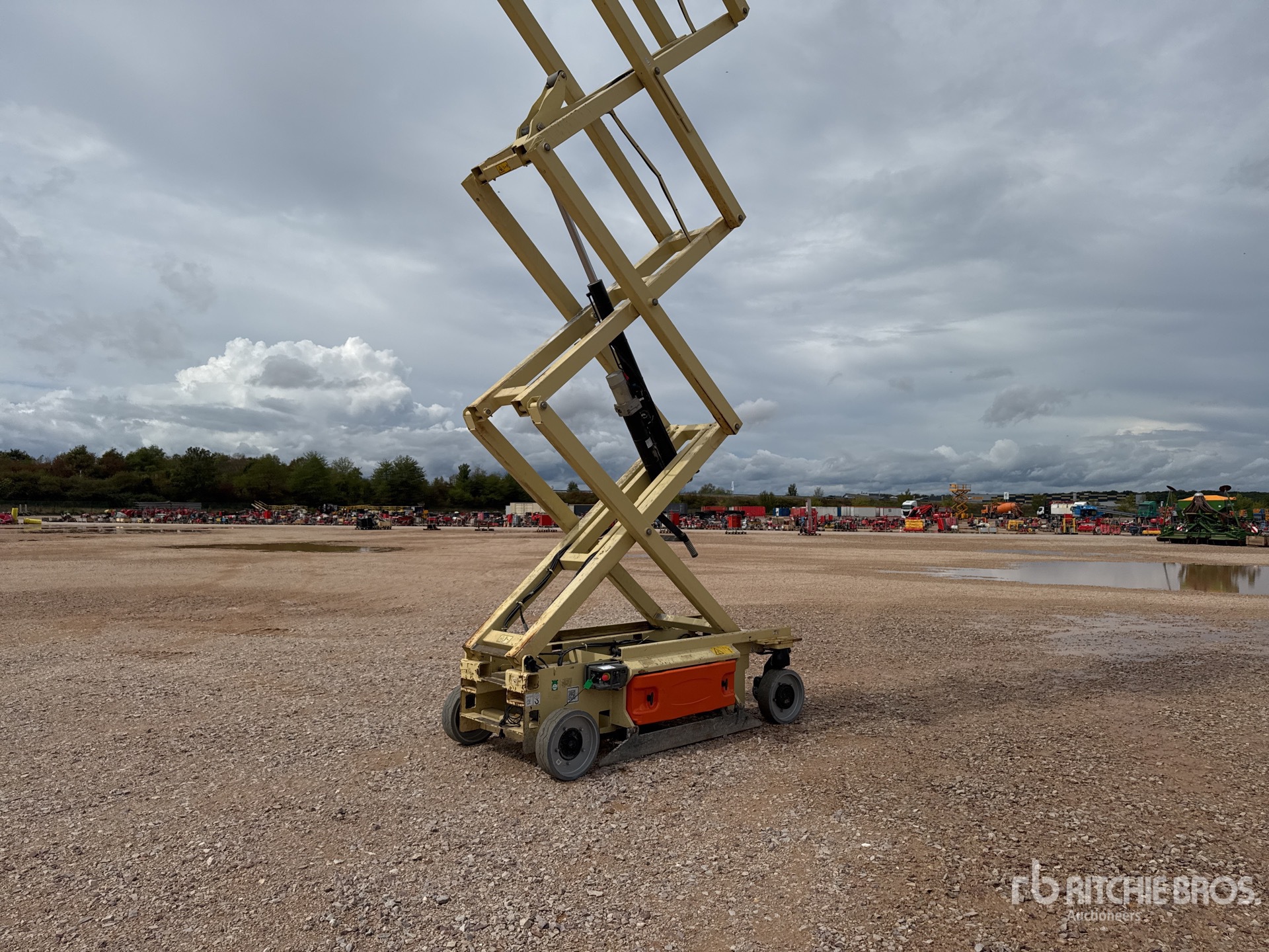 2015 JLG 3246ES