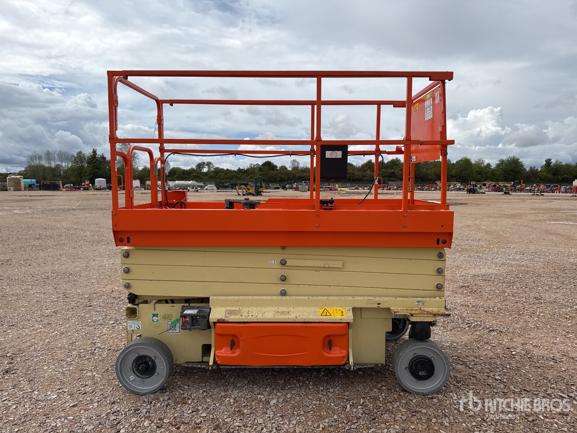 2015 JLG 3246ES