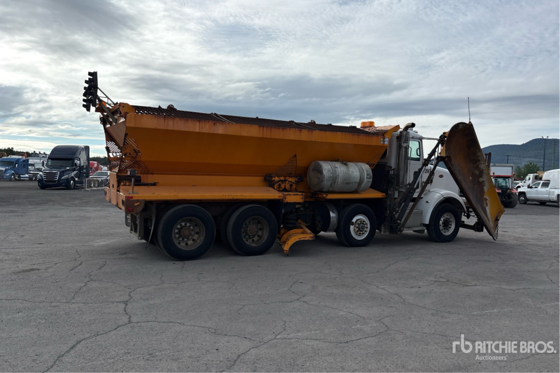 2014 Peterbilt 365