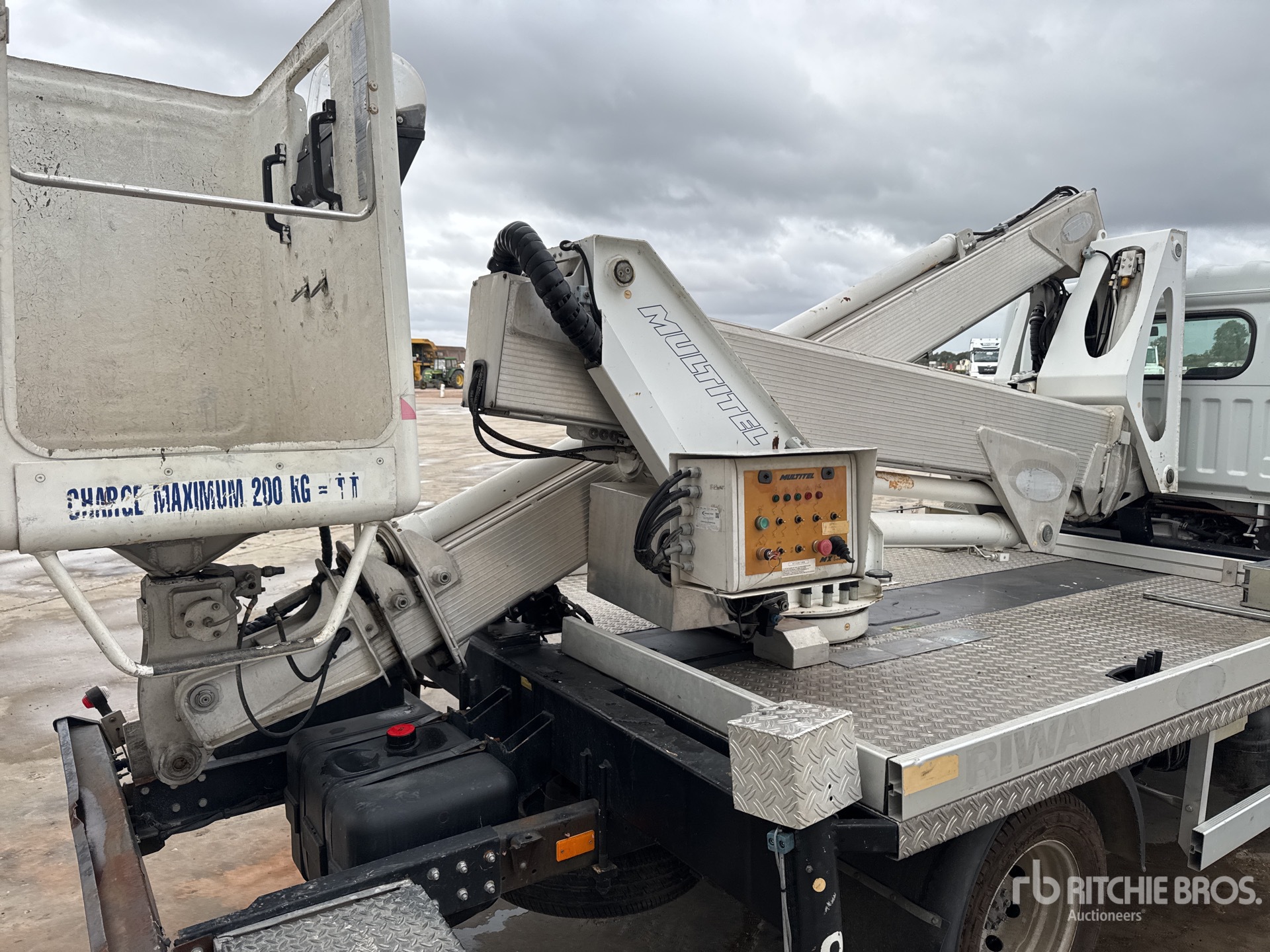 2012 Renault MAXITY 120 DXI