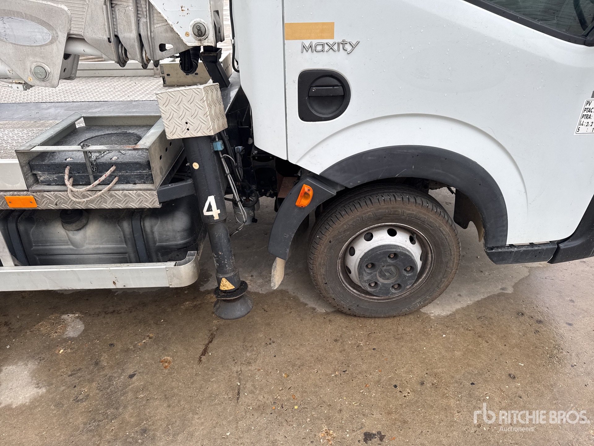 2012 Renault MAXITY 120 DXI