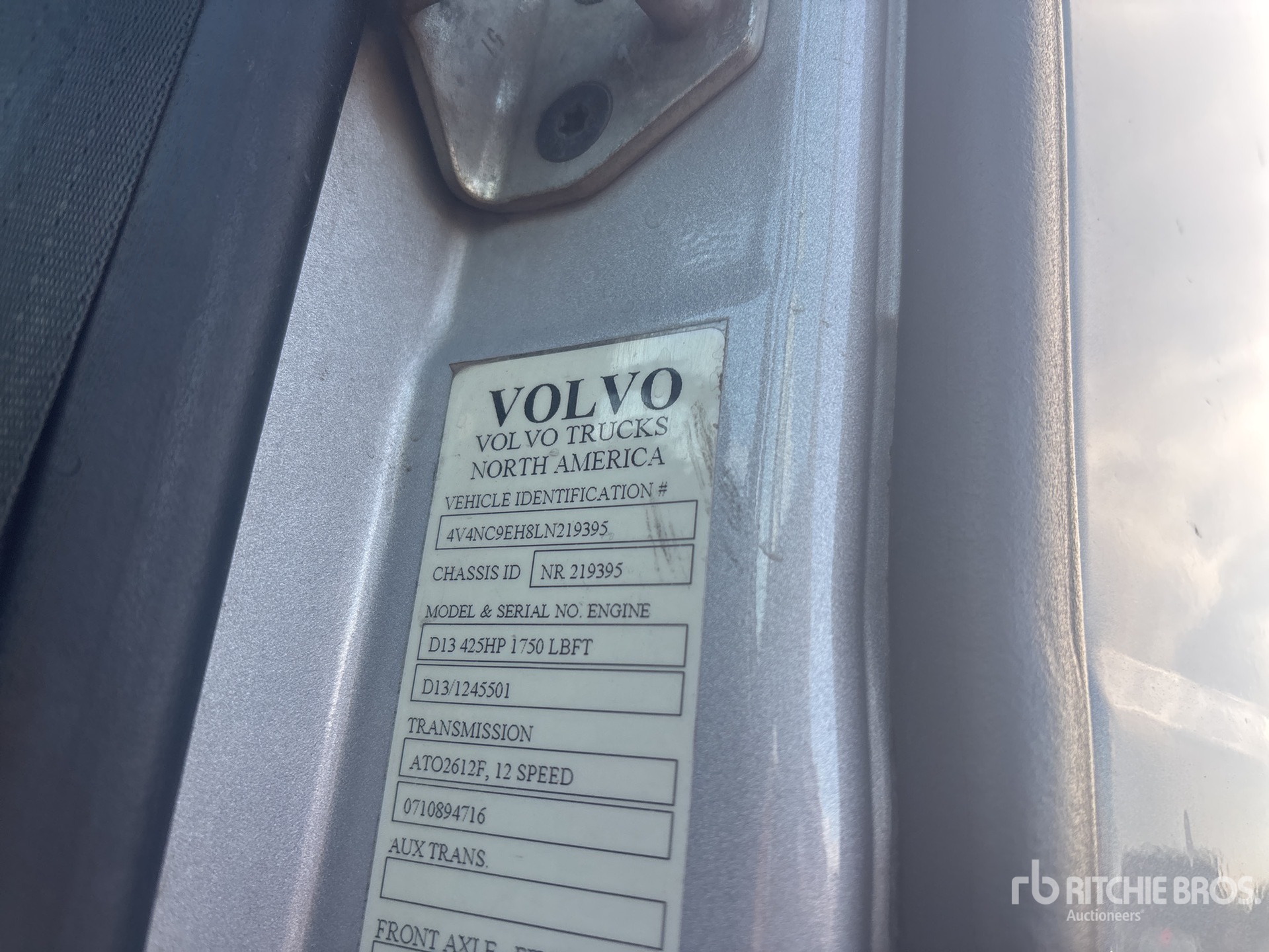 Photo of 2020 Volvo VNL64T760