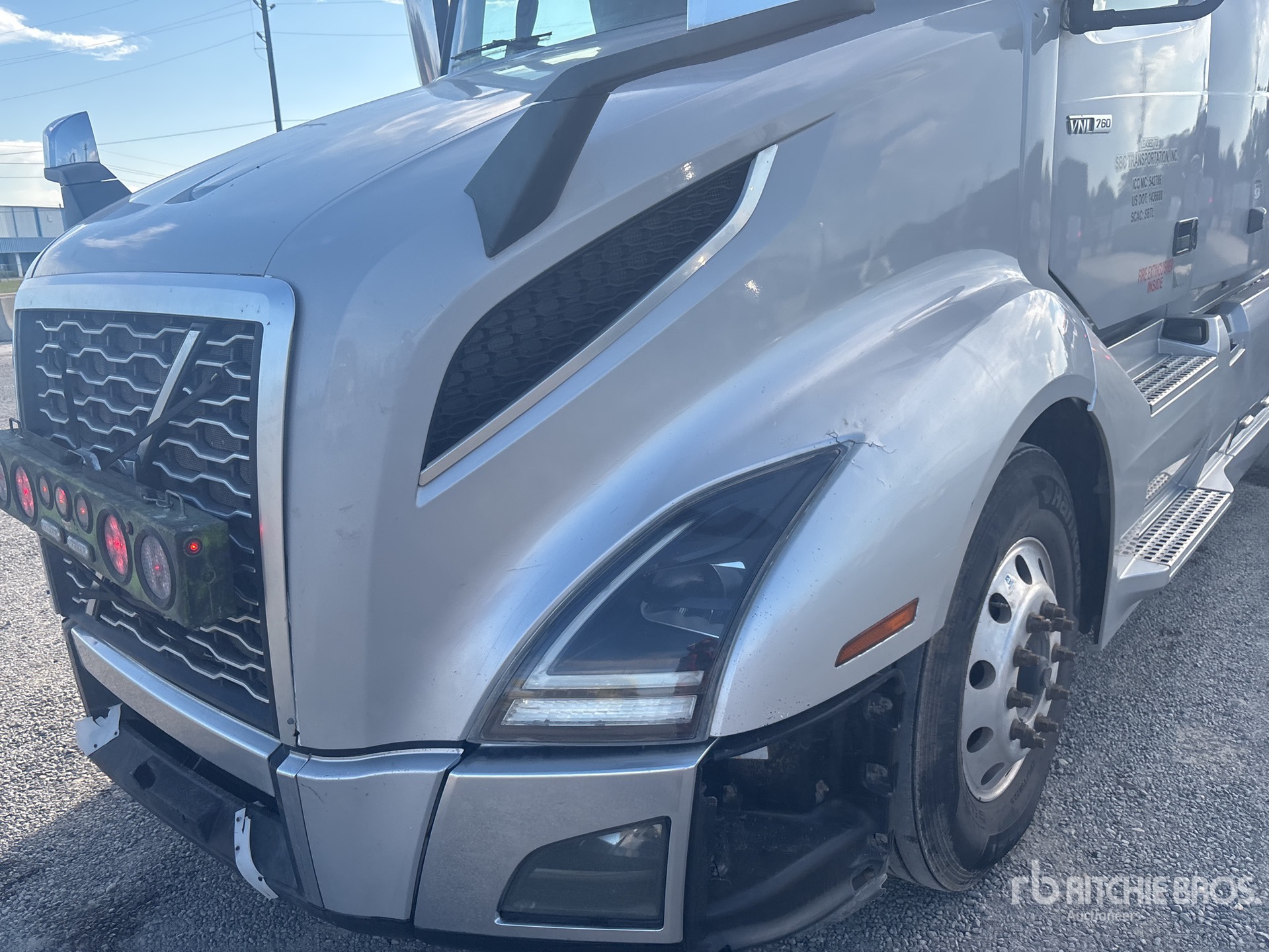 2020 Volvo VNL64T760