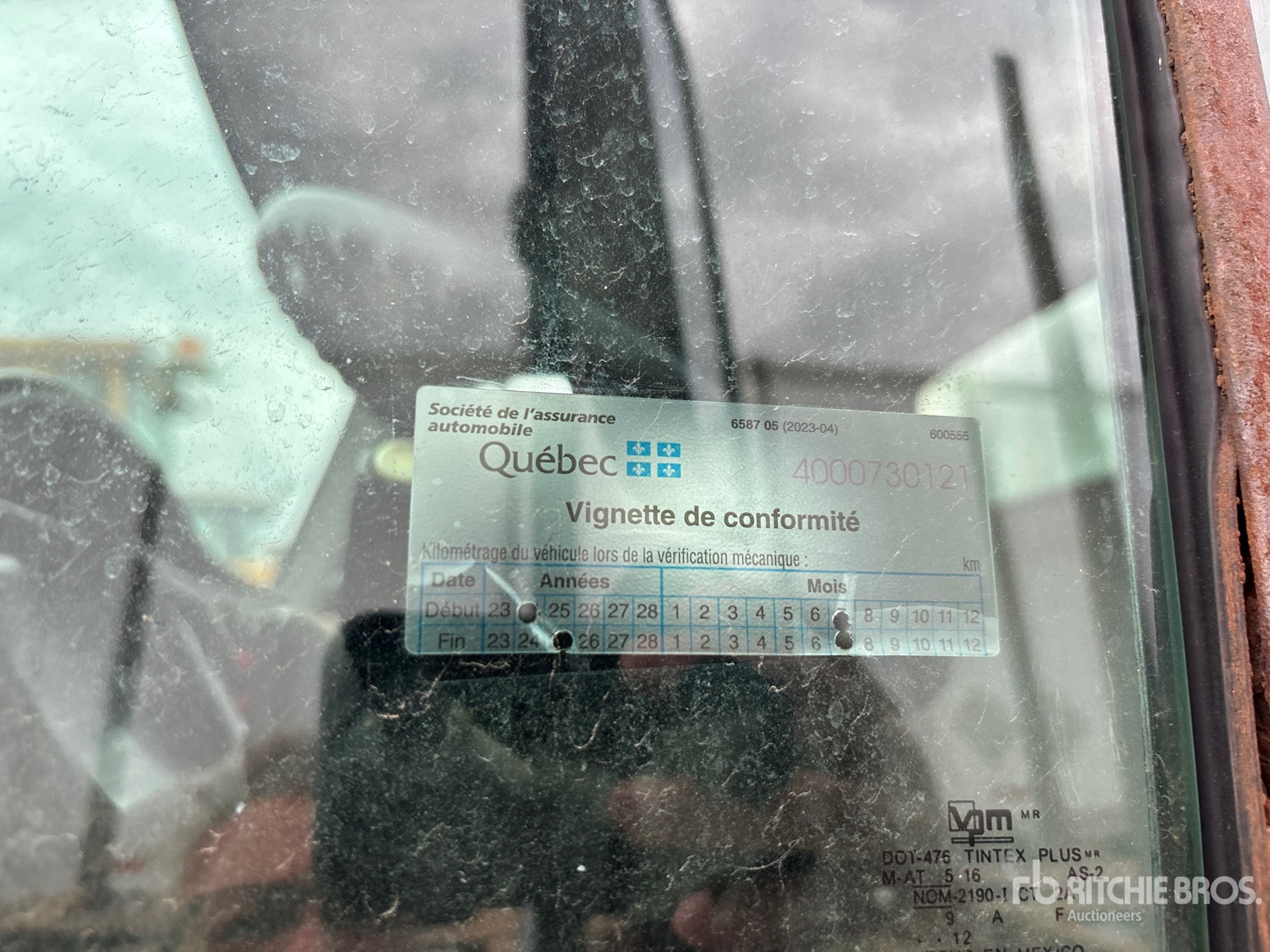 2011 Freightliner M2106