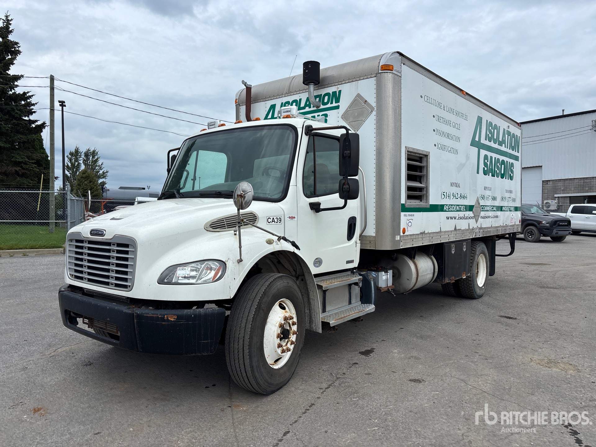 2011 Freightliner M2106